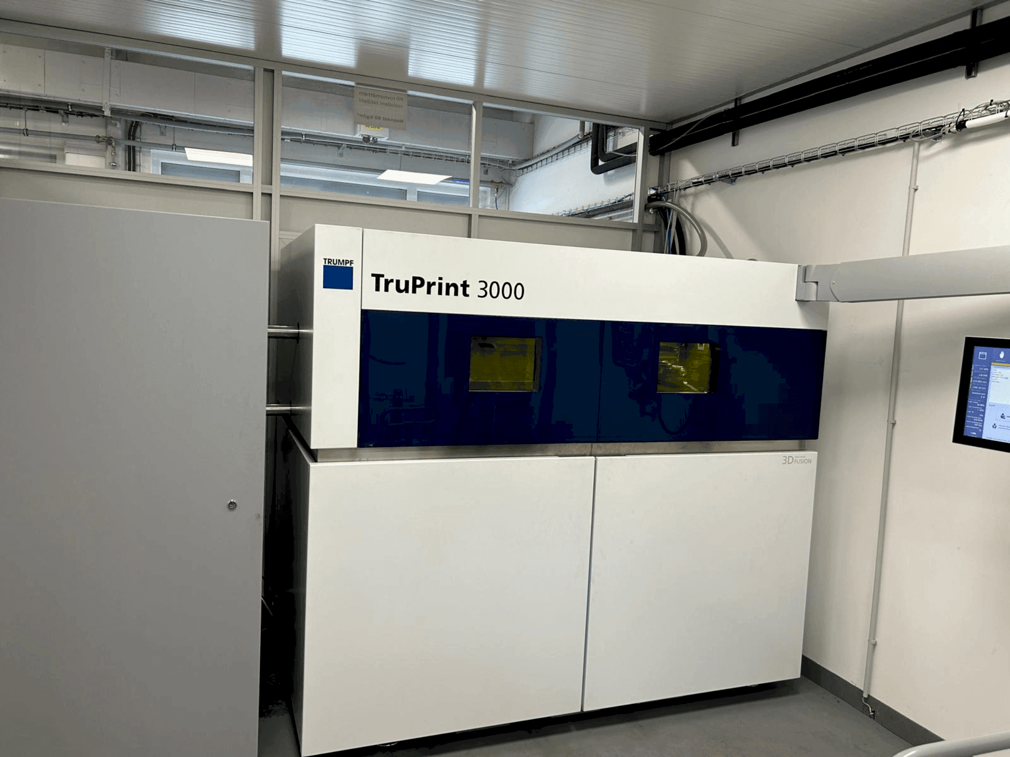 Vista Frontal da TRUMPF TruPrint 3000 máquina