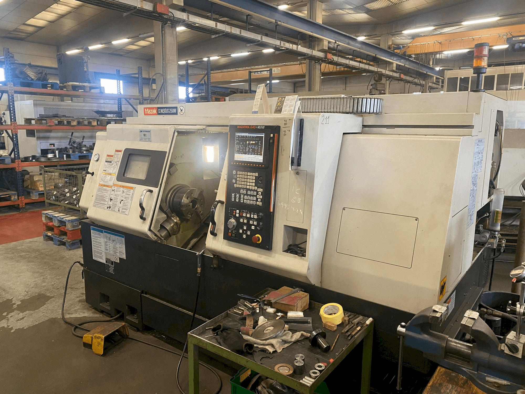 Vista Frontal da Mazak QTN-250M máquina