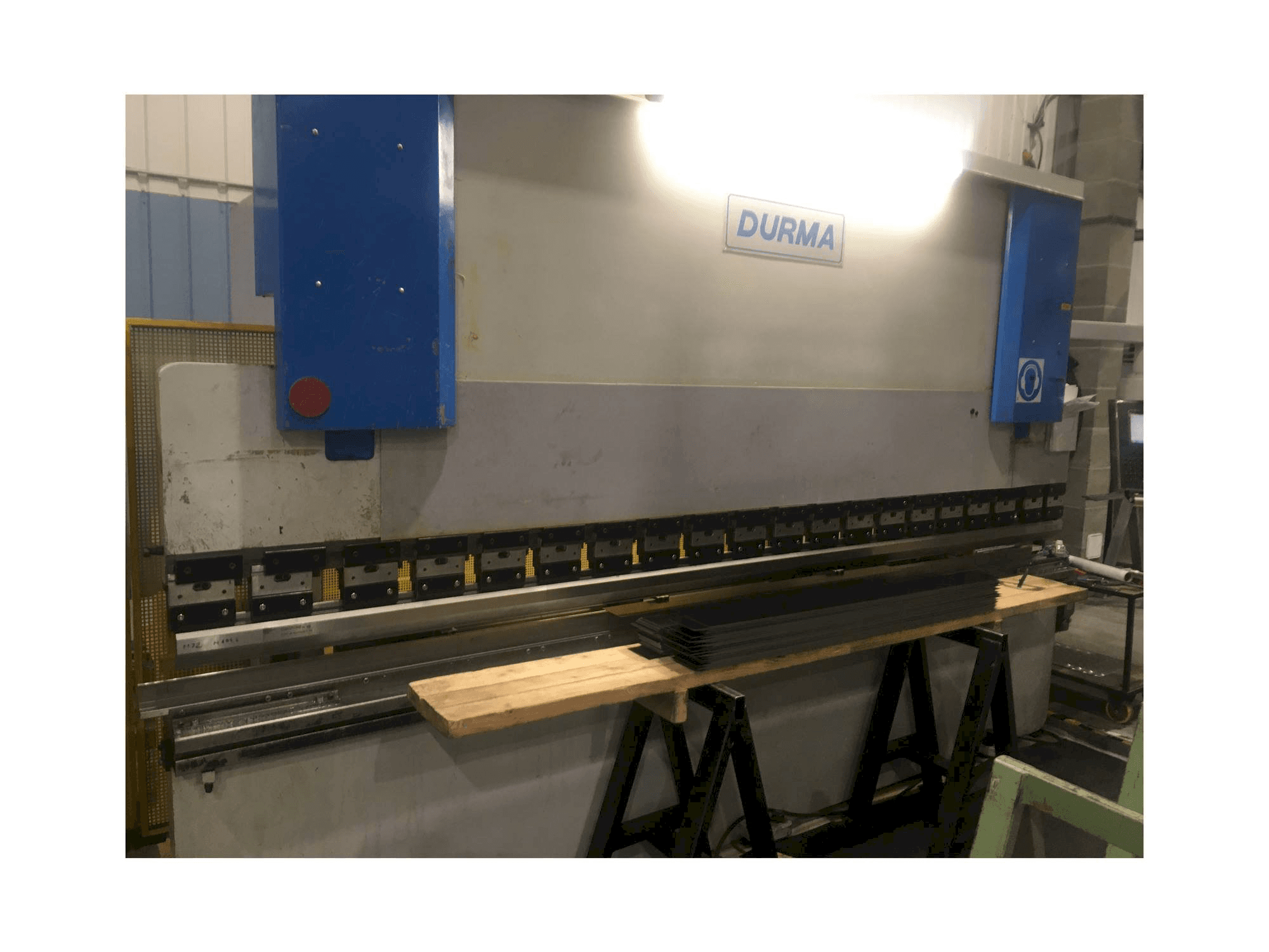 Vista Frontal da Durma CNC HAP 40160 175-4000 máquina