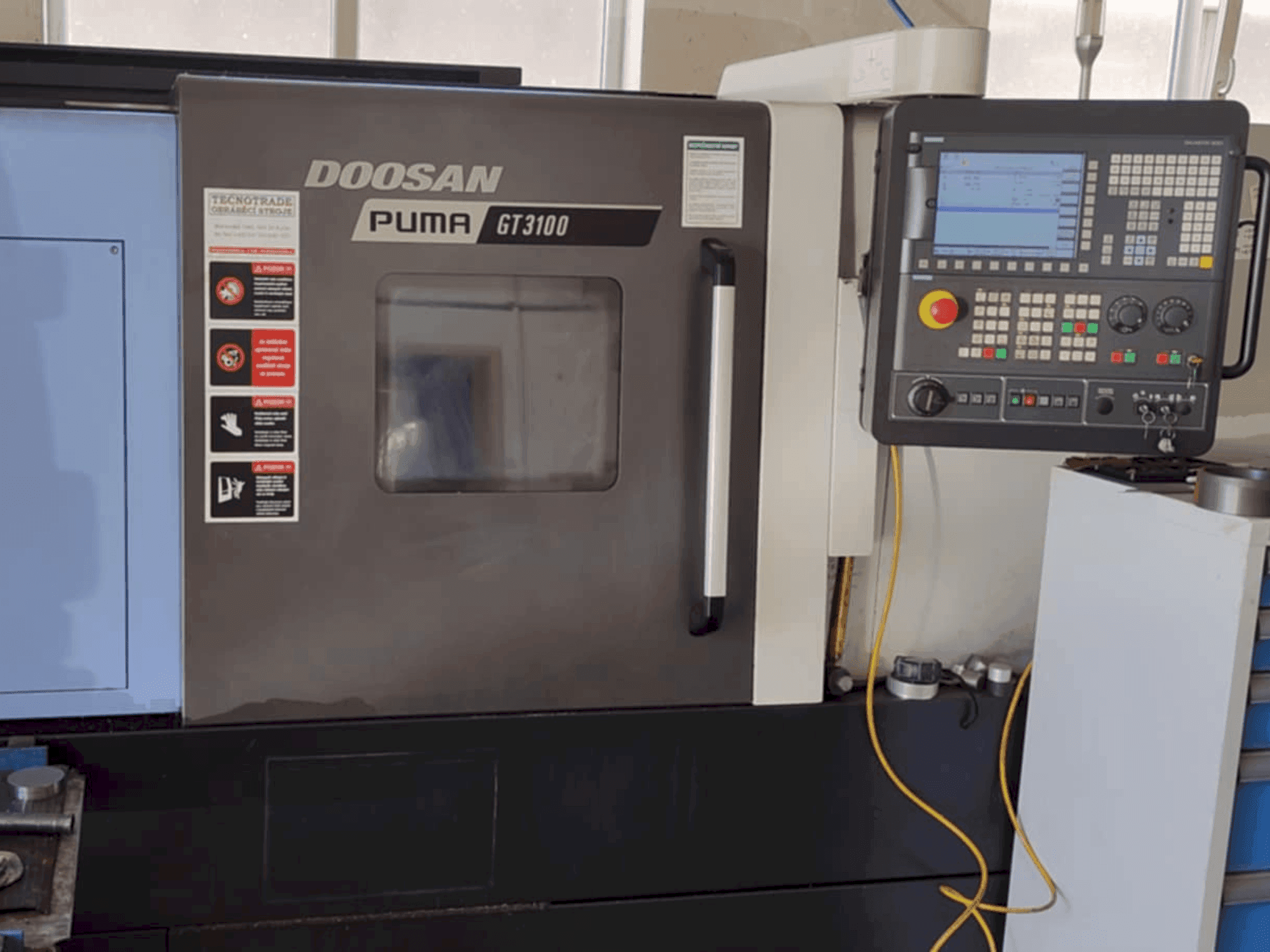 Vista Frontal da DOOSAN Puma GT3100 máquina