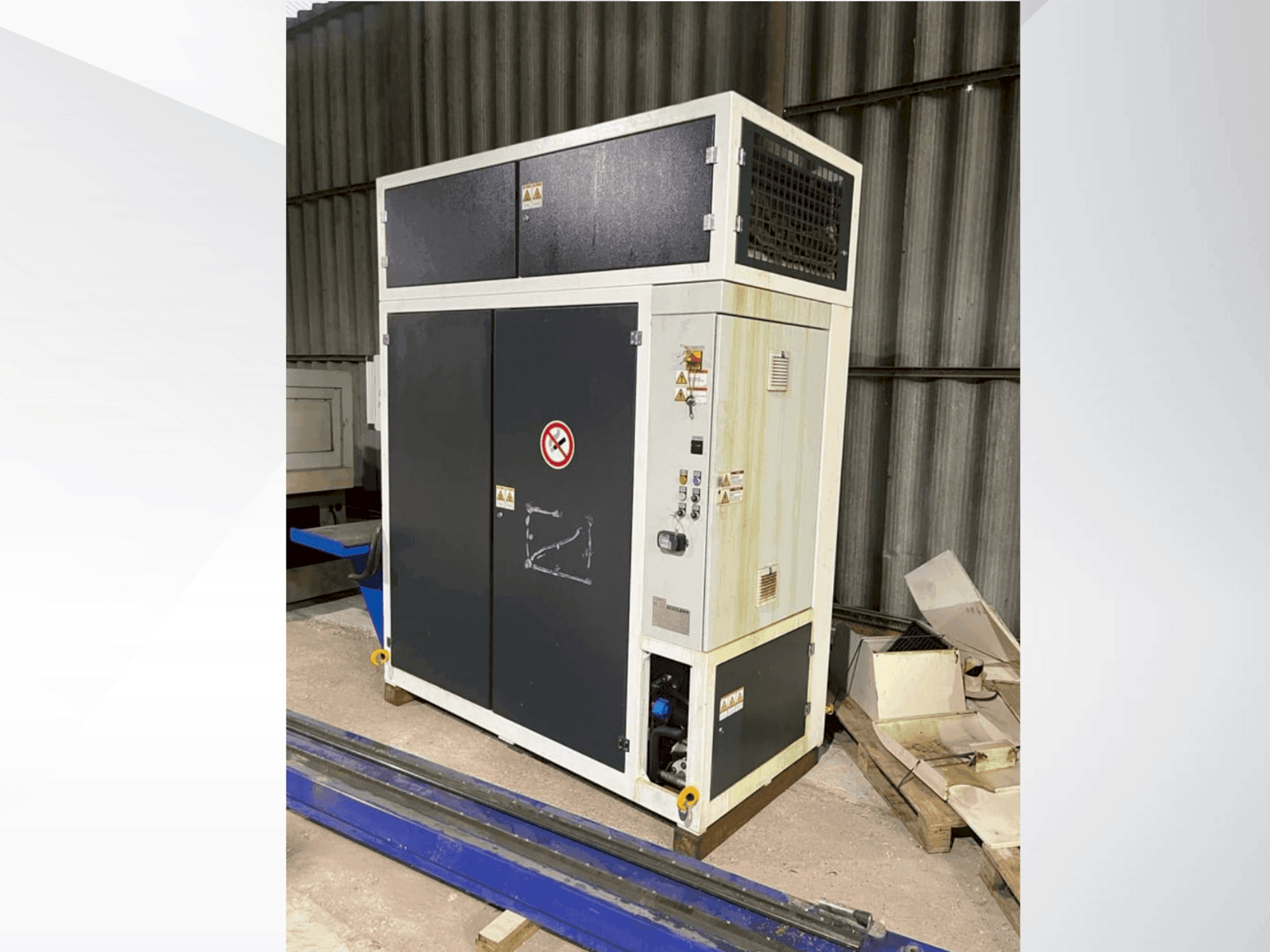 Vista Frontal da DÜRR Ecoclean Minio 85c (2019) máquina