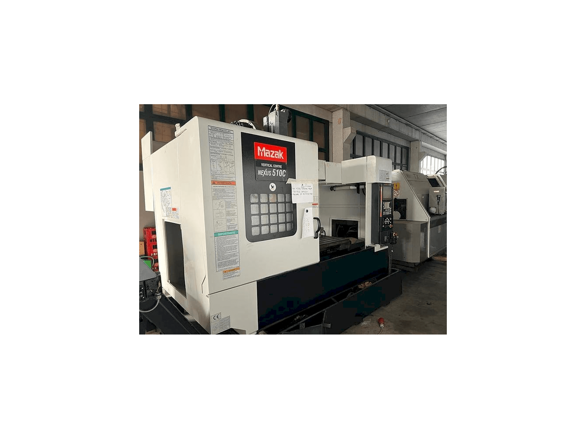 Vista Frontal da Mazak VCN 510C máquina
