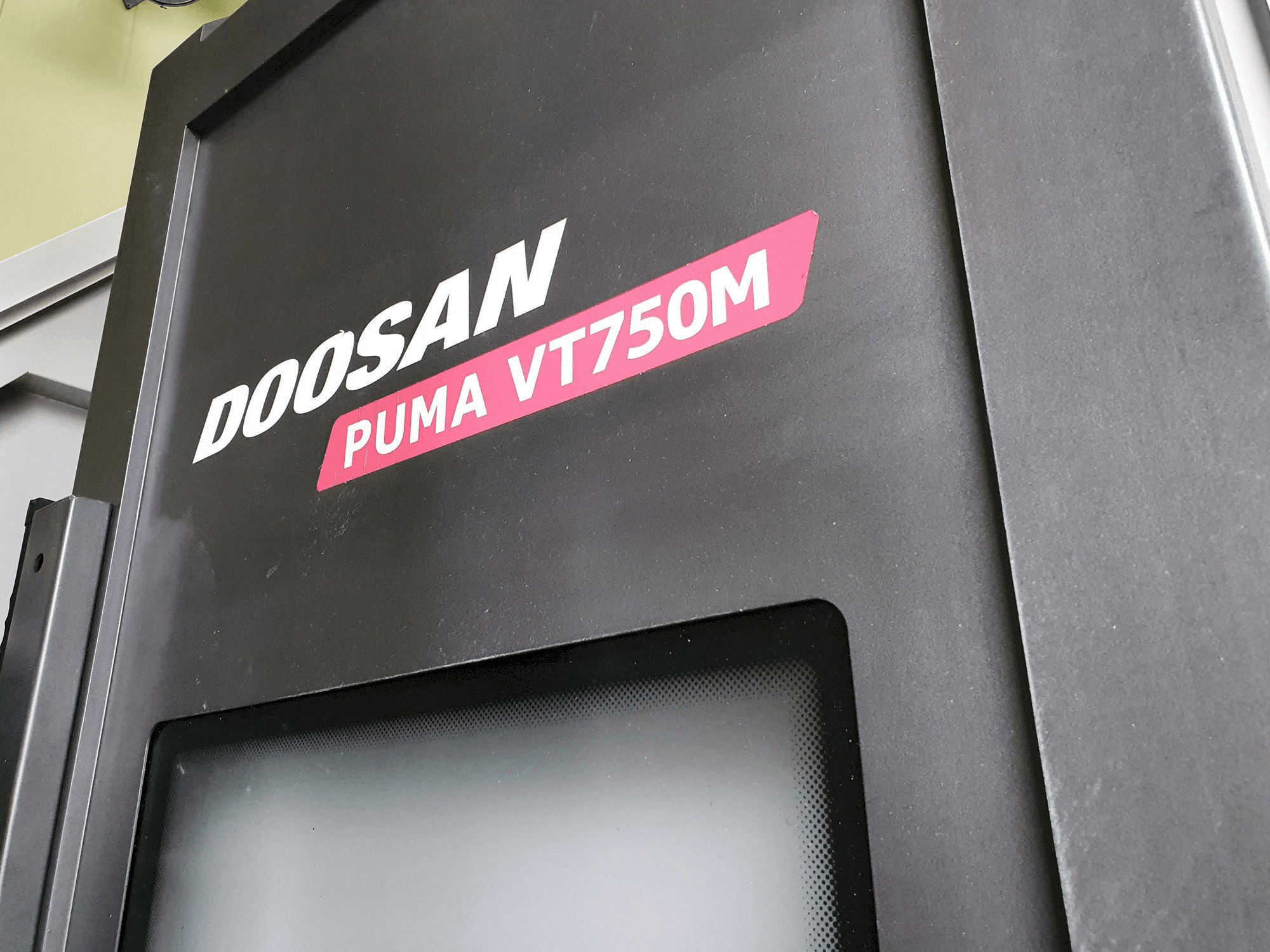 Vista Frontal da Doosan PUMA VT750M máquina