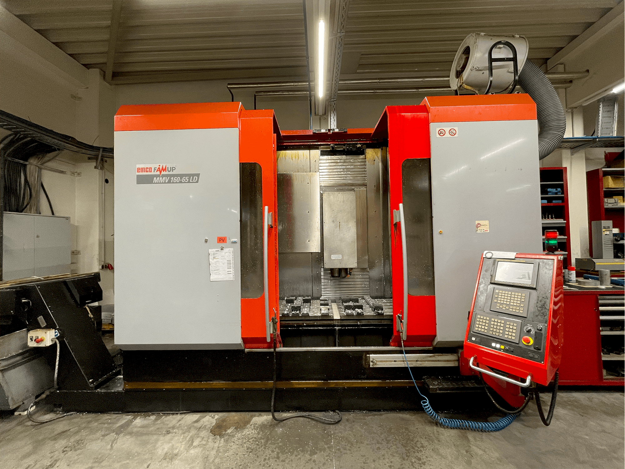 Vista Frontal da EMCO Famup MMV-160-65LD máquina