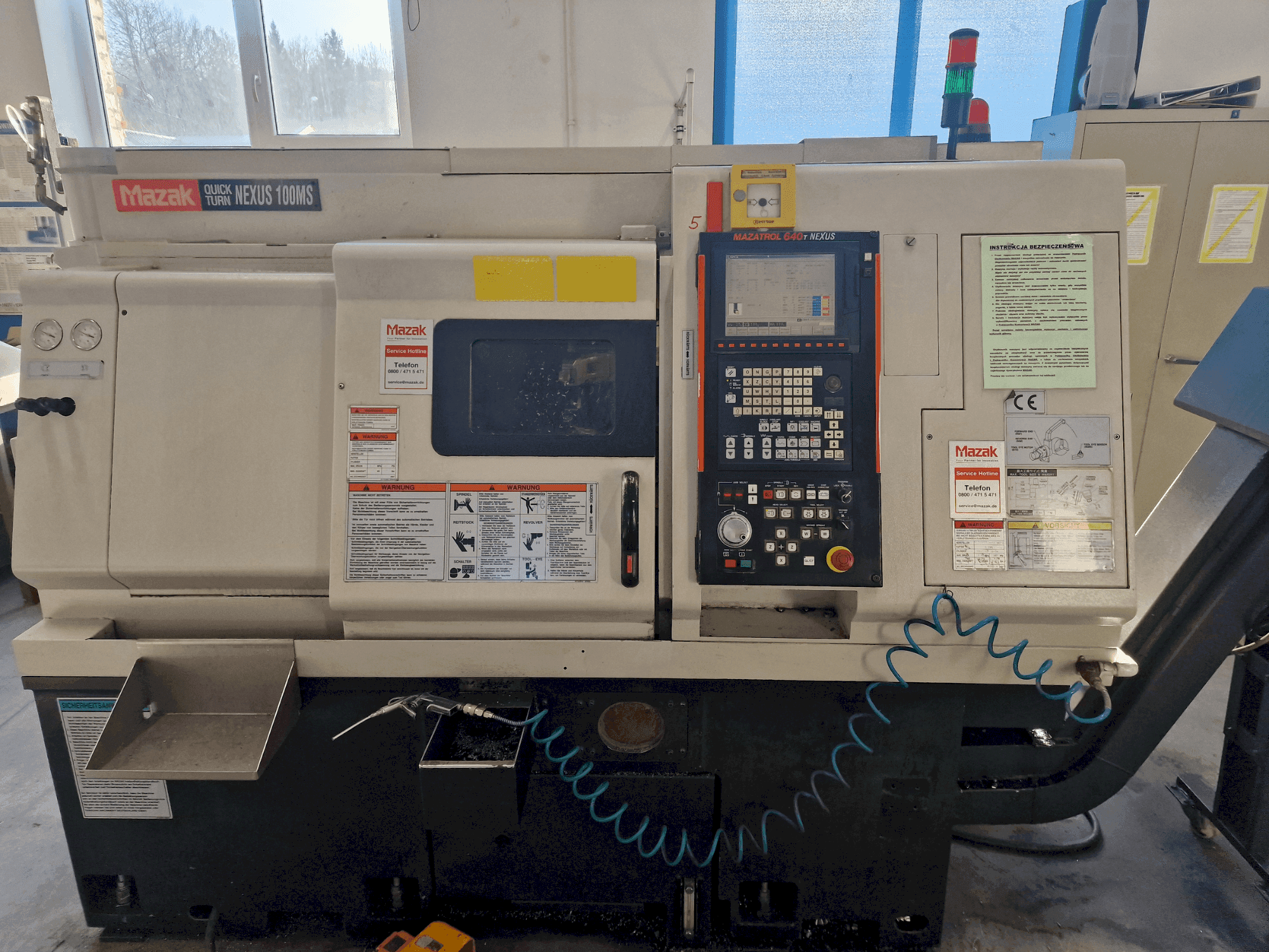 Vista Frontal da Mazak QTN-100MS máquina