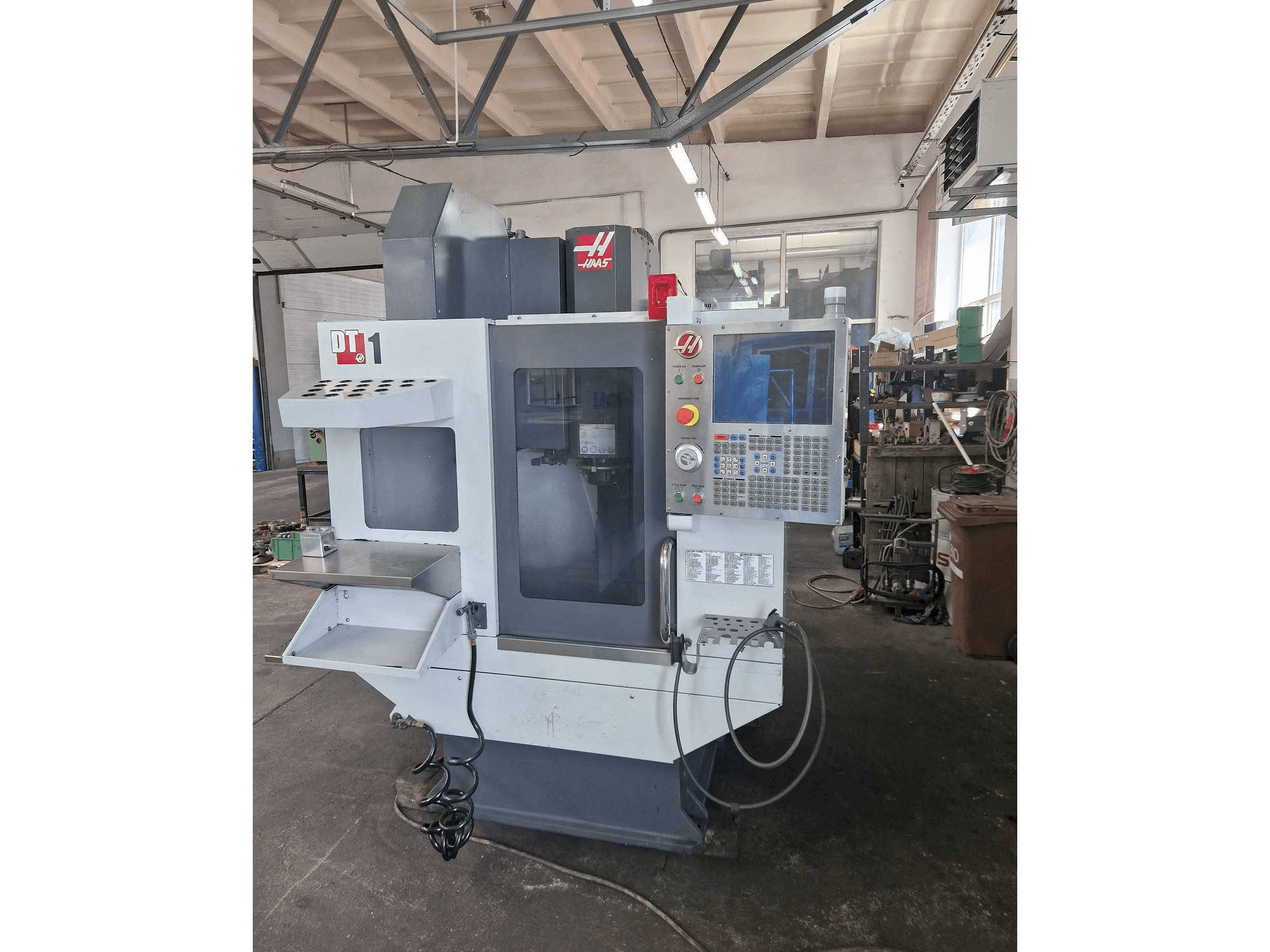 Vista Frontal da HAAS DT-1 máquina