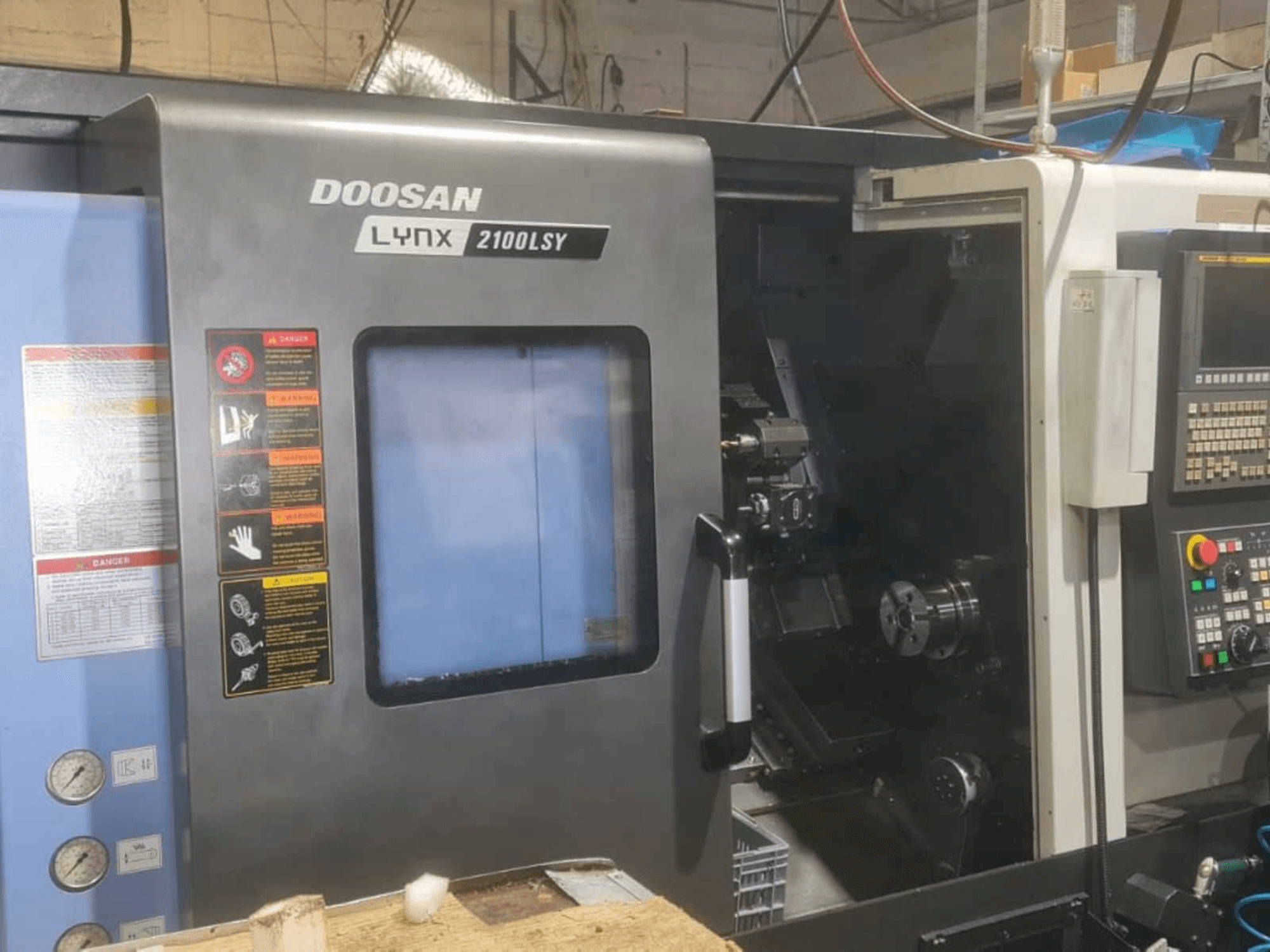 Vista Frontal da Doosan Lynx series máquina