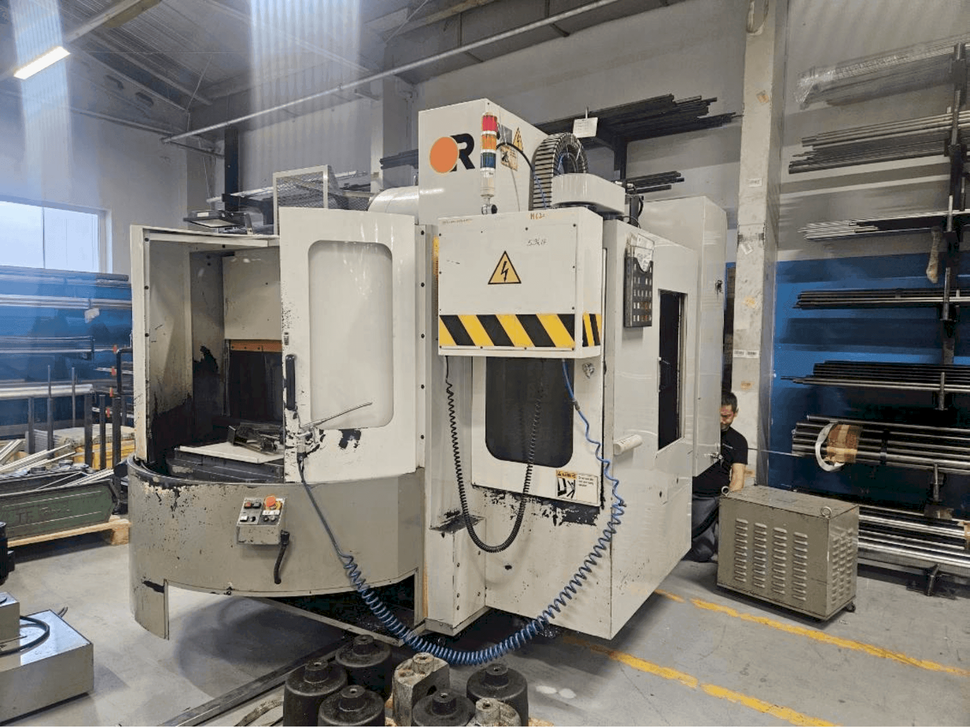 Vista Frontal da Victor Vcenter 70 - APC máquina