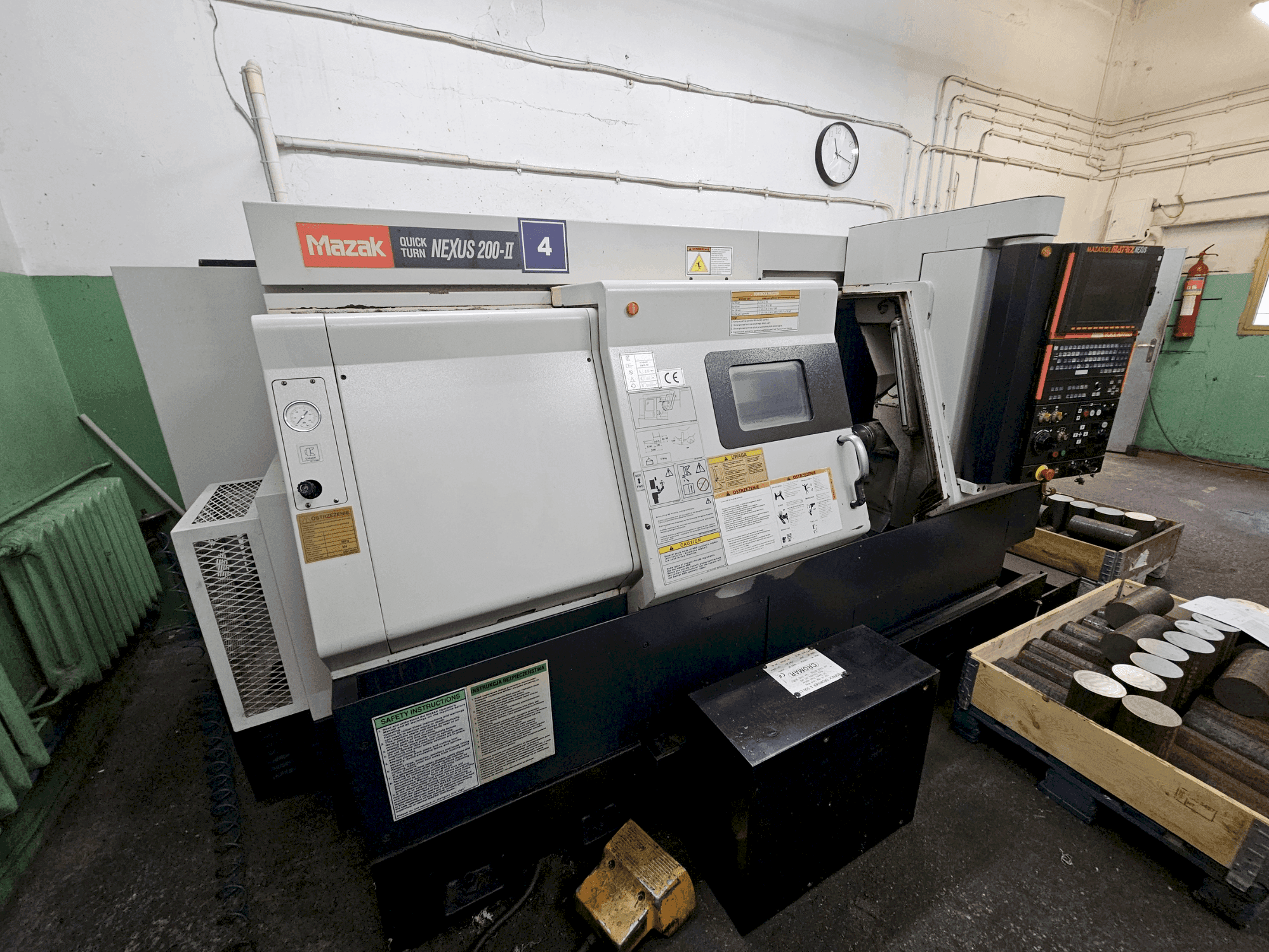 Vista Frontal da Mazak QUICKTURN NEXUS 200-II máquina
