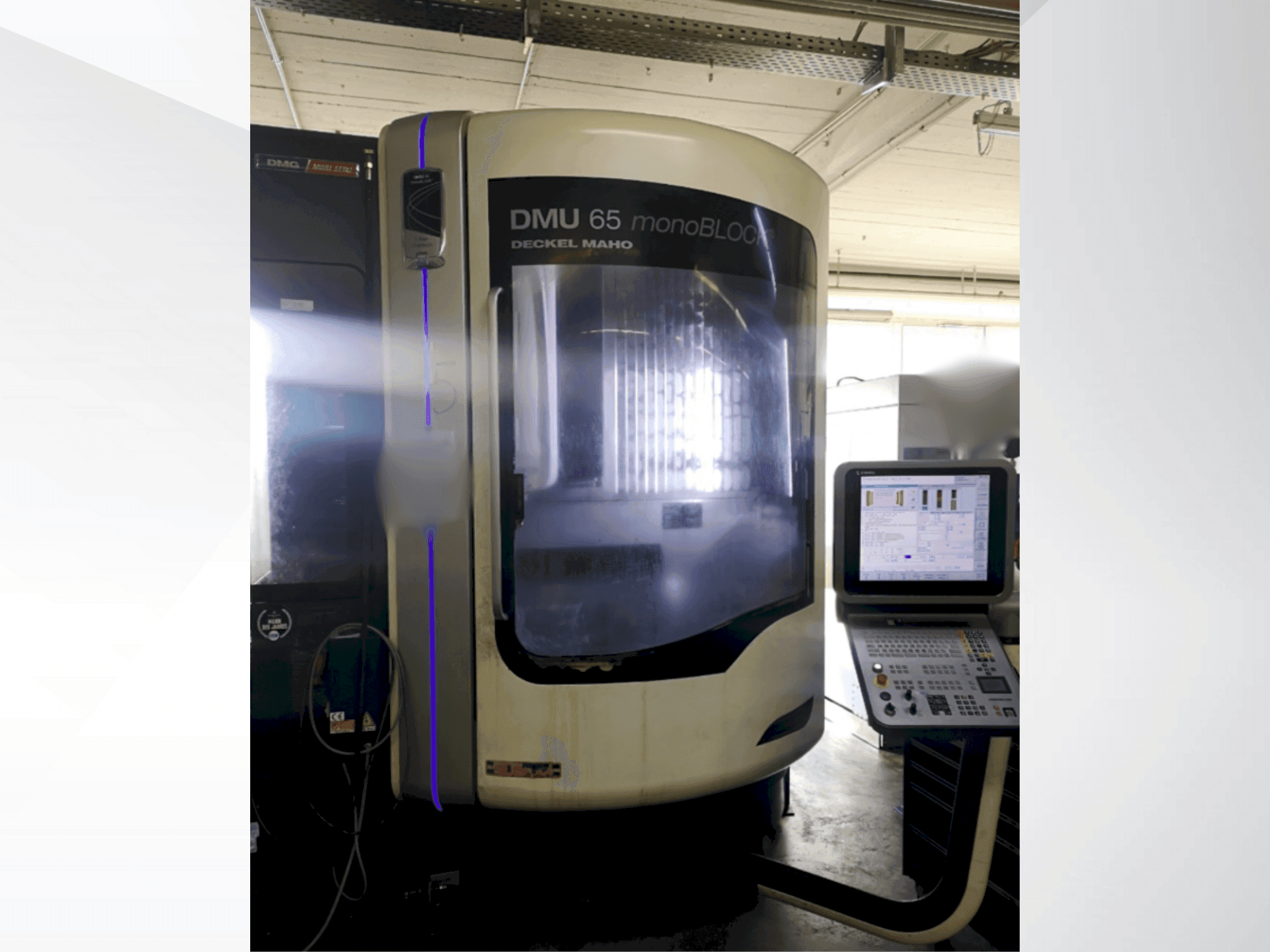 Vista Frontal da DECKEL MAHO DMU 60 monoBlock máquina