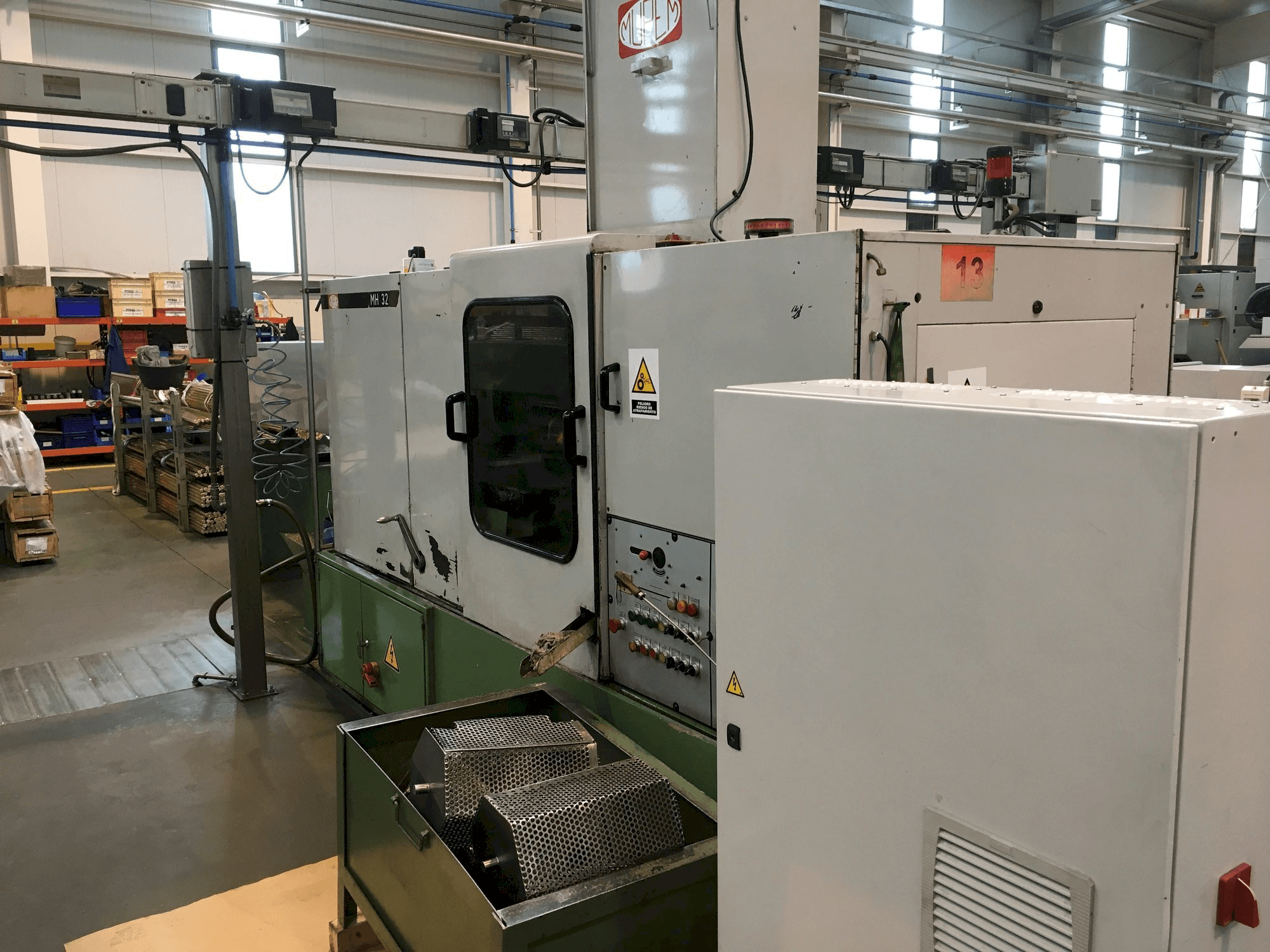 Vista Frontal da Mupem MH 32 máquina