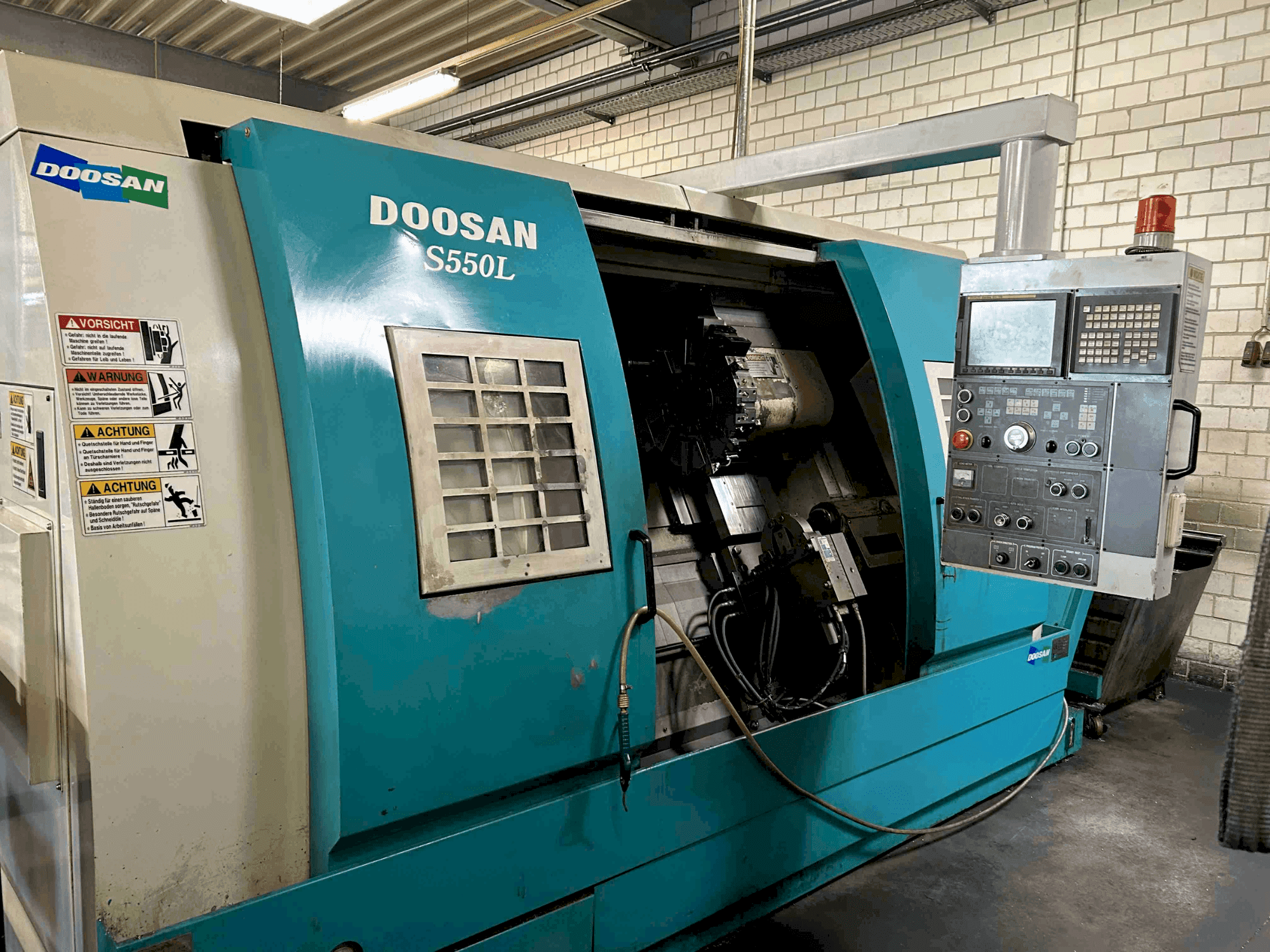 Vista Frontal da DOOSAN S550L máquina