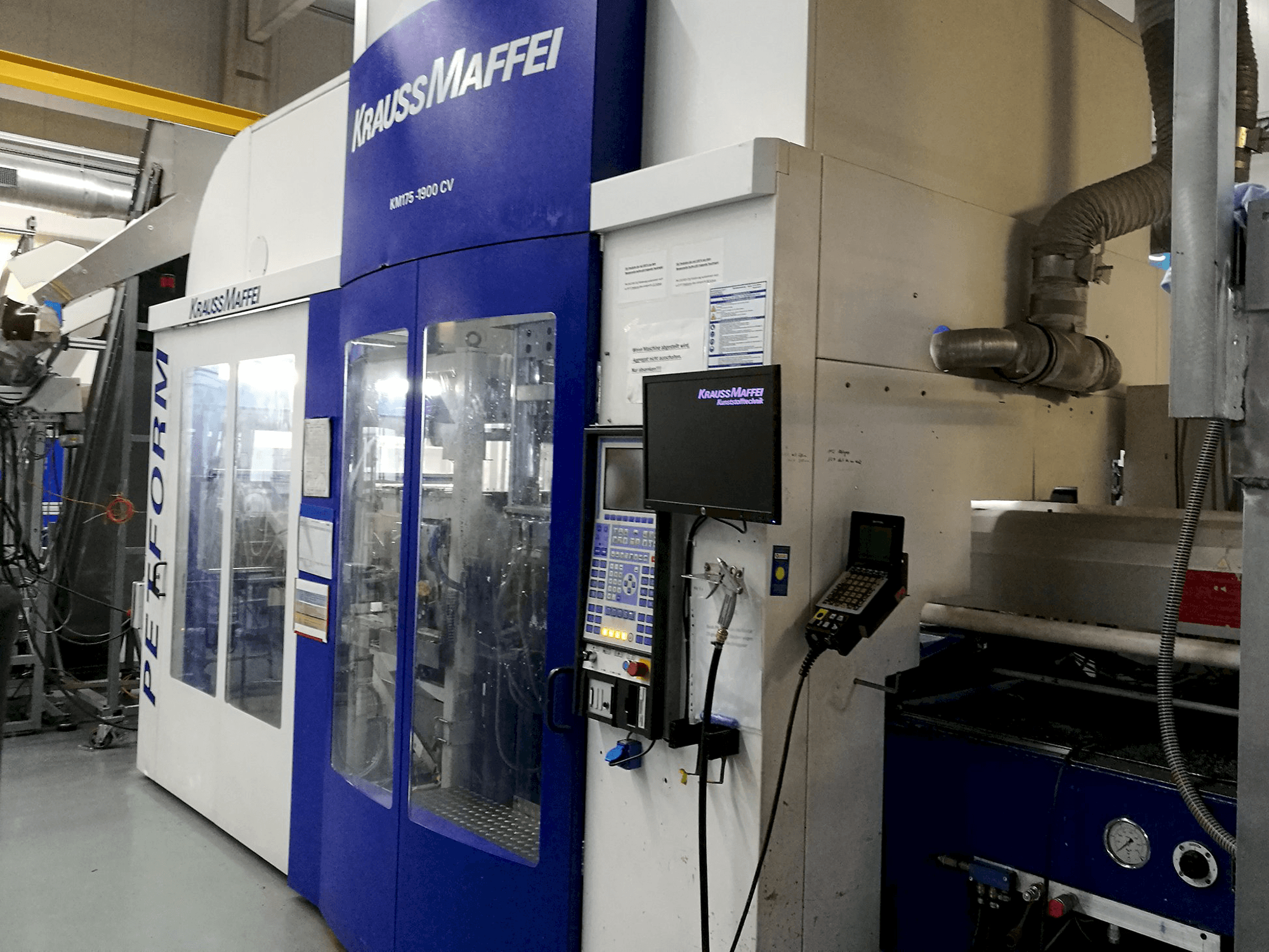 Vista Direita da Krauss Maffei 175-1900 CV máquina