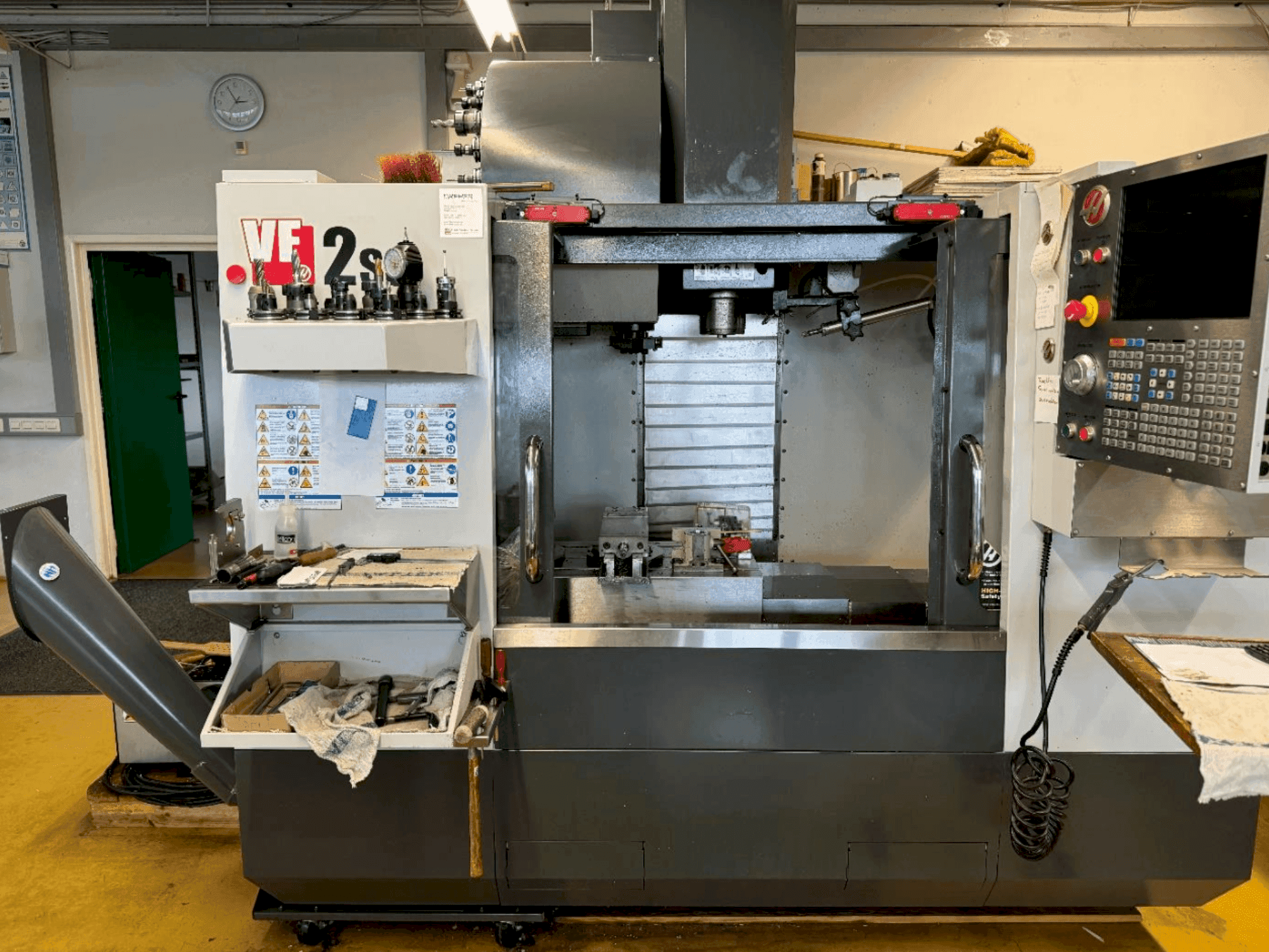 Vista Frontal da HAAS VF-2SS máquina