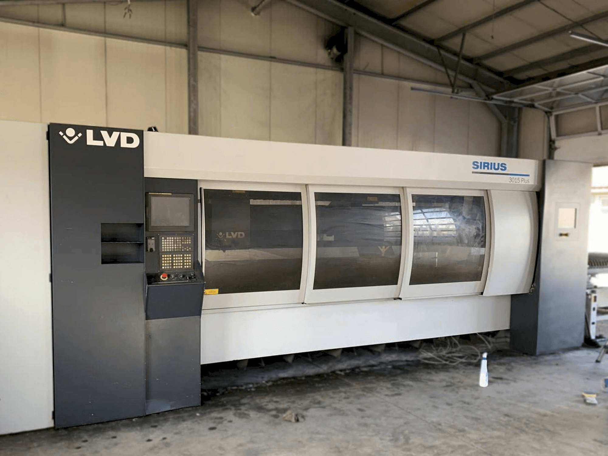 Vista Frontal da LVD Sirius Plus 3015 máquina
