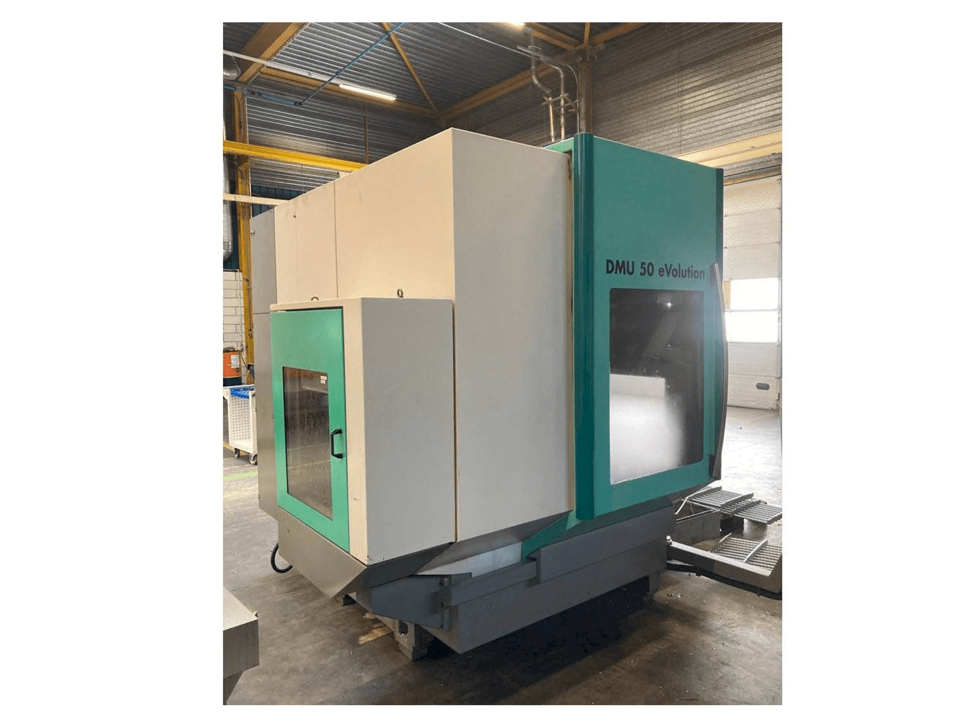 Vista Frontal da DECKEL MAHO DMG 50Evo máquina