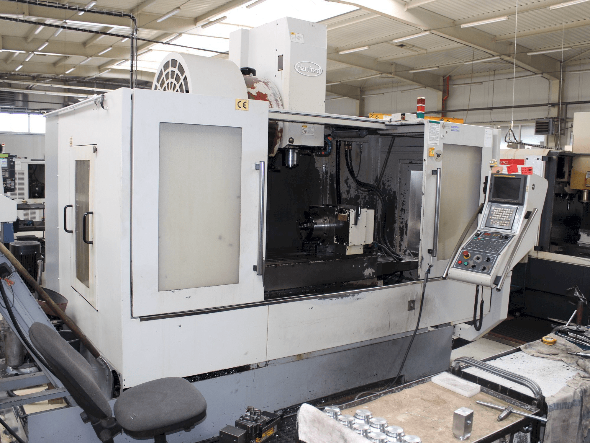 Vista Frontal da Hartford VMC 1270A máquina