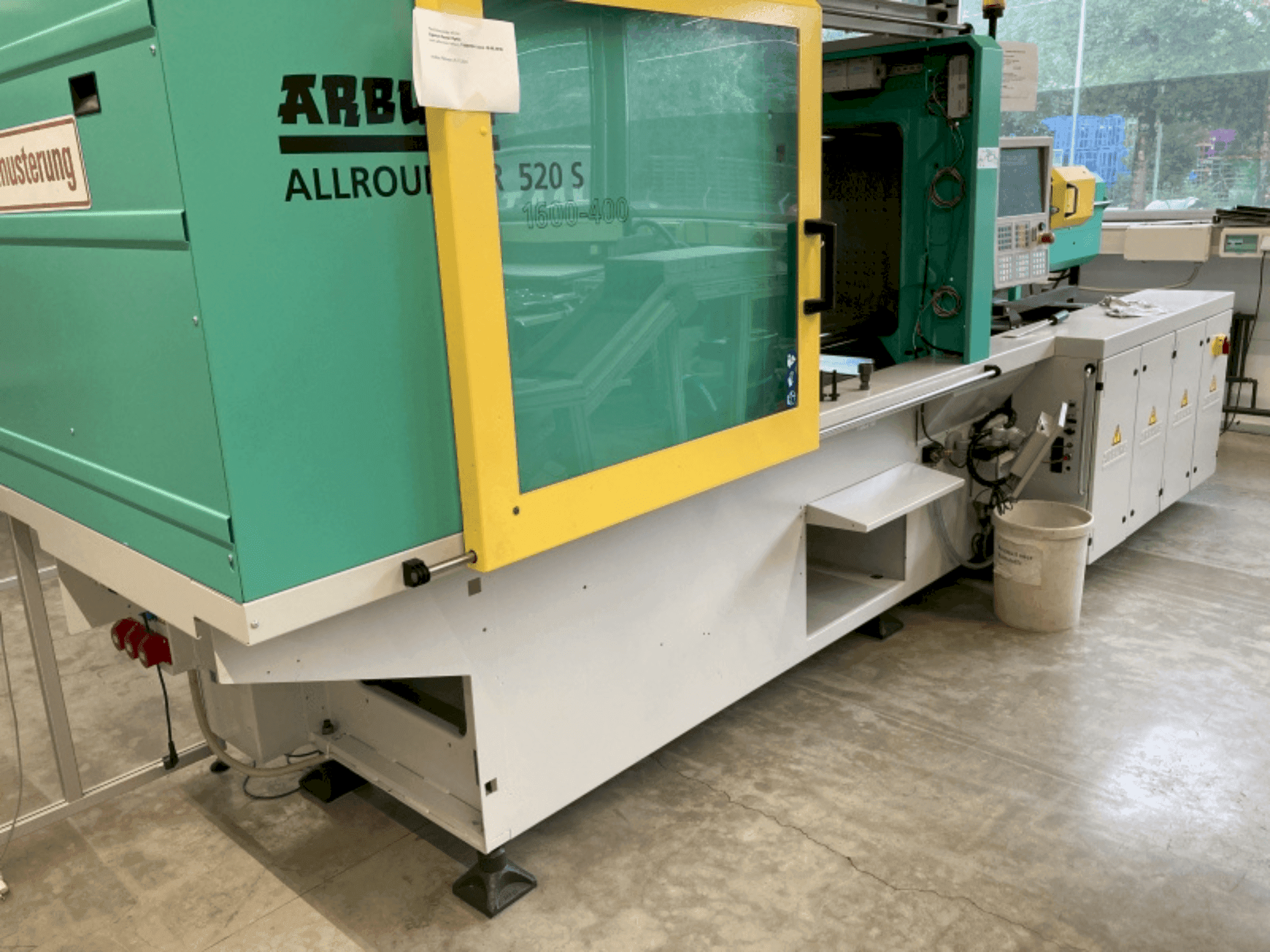 Vista Frontal da Arburg Allrounder 520S-1600-400 máquina
