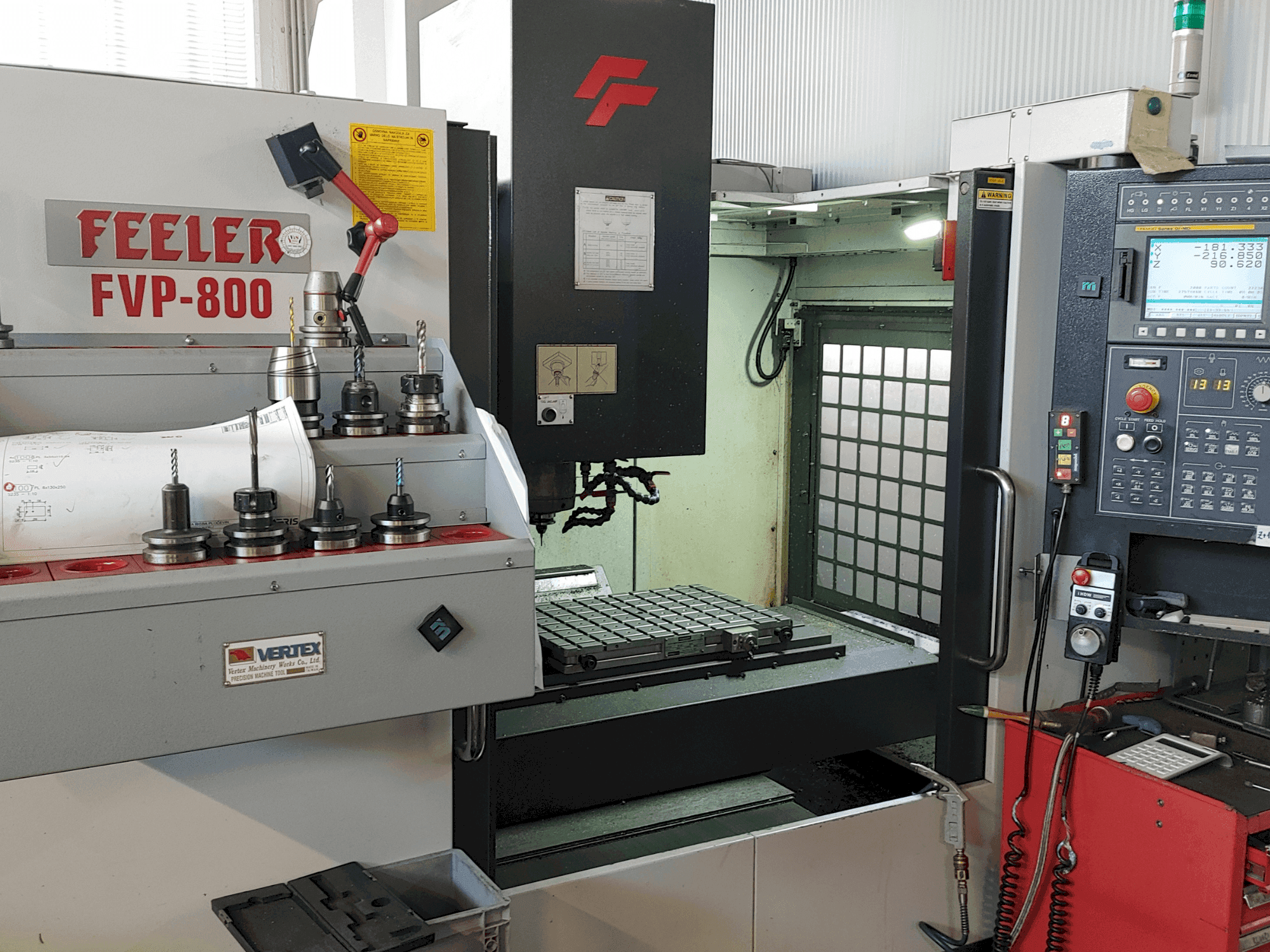 Vista Frontal da Feeler PVF 800 máquina