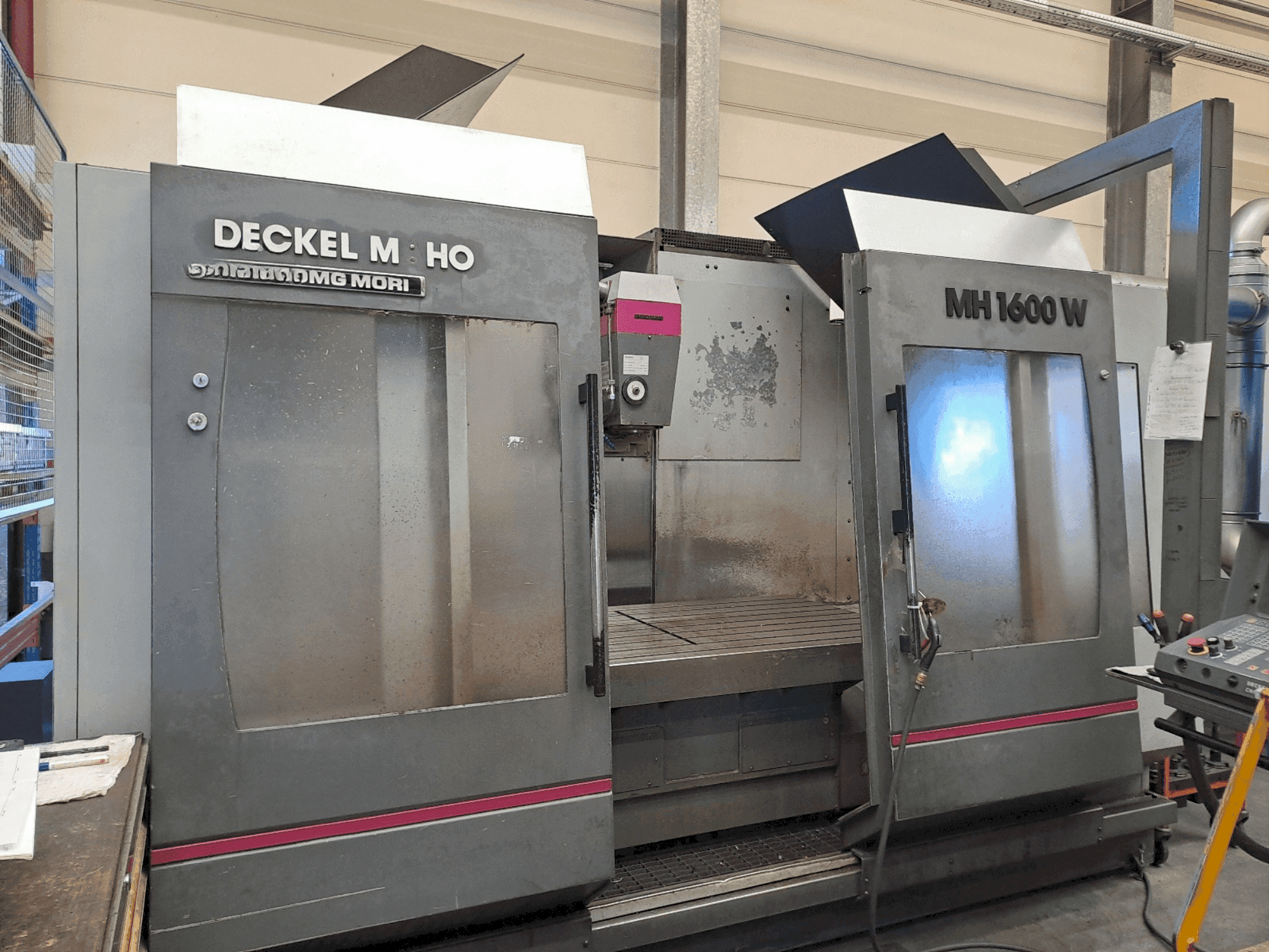 Vista Frontal da DECKEL MAHO MH 1600 W máquina