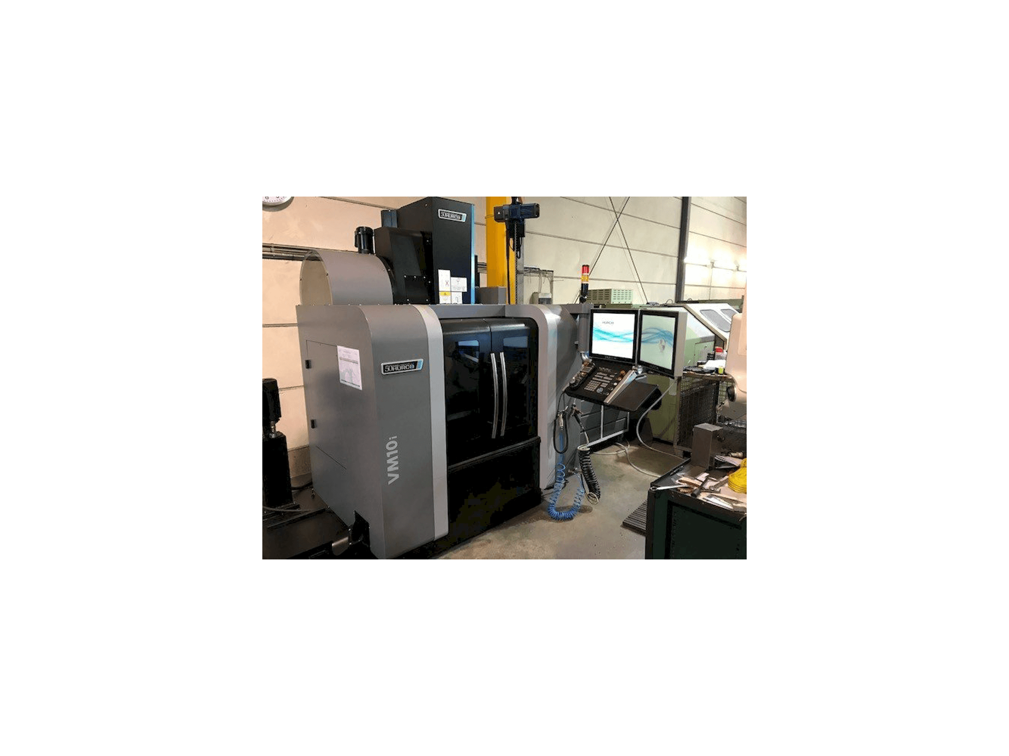 Vista Frontal da Hurco VM10i máquina