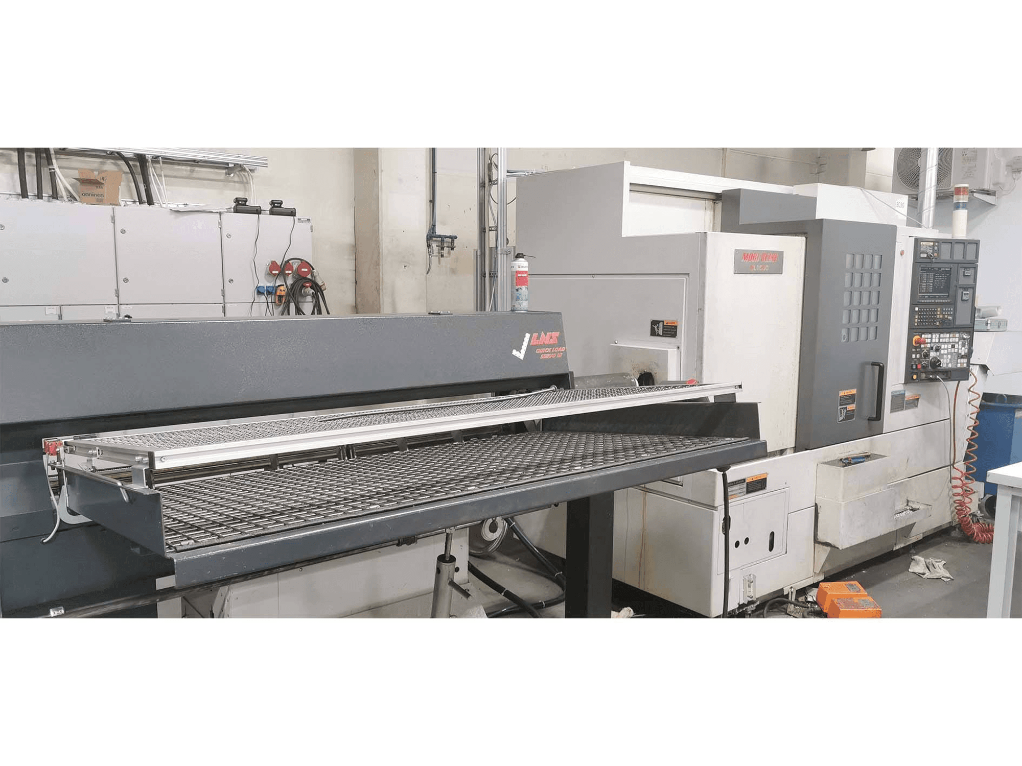 Vista Frontal da MORI SEIKI NL 1500 MC 7500 máquina