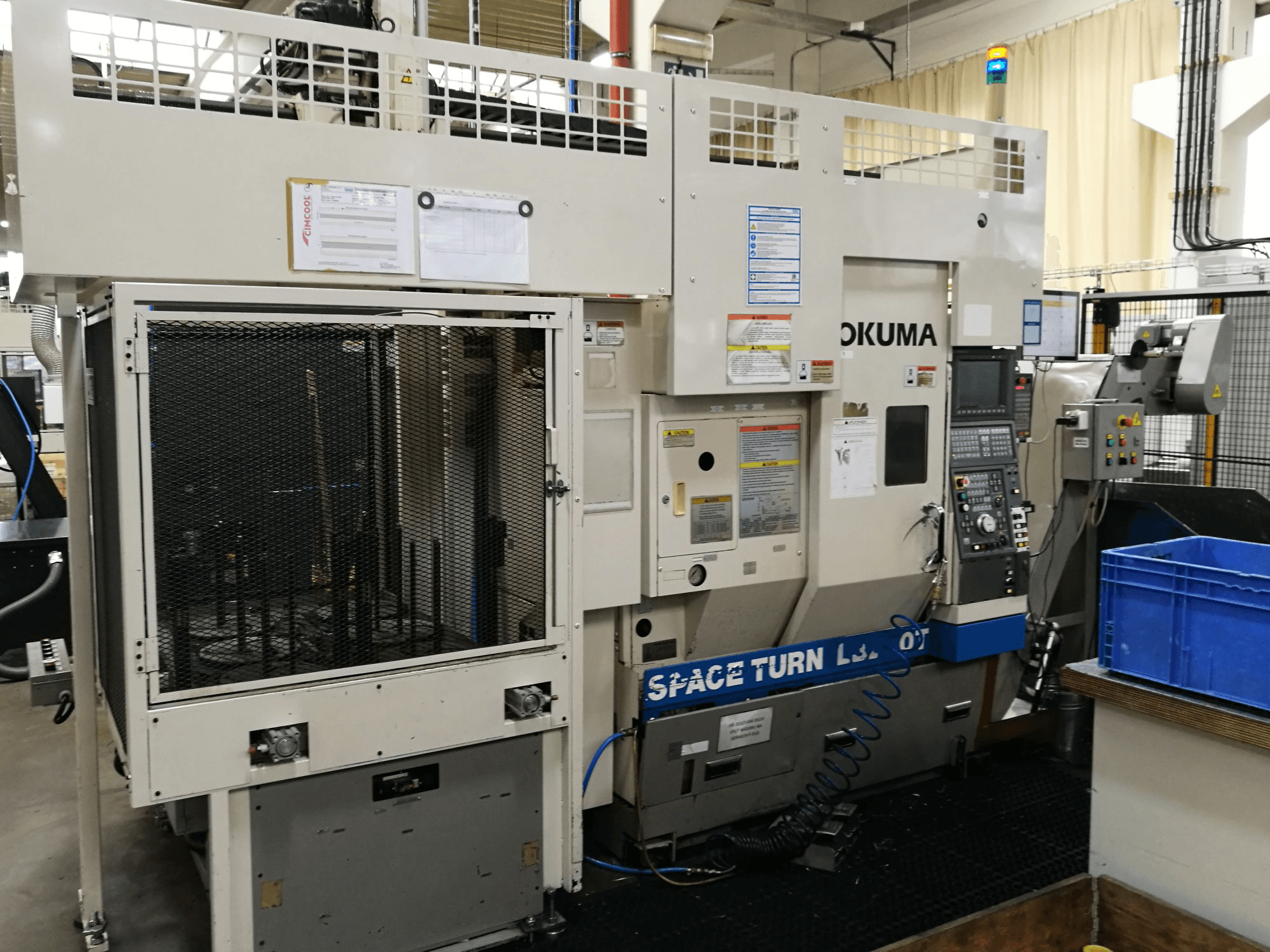 Vista Esquerda da Okuma SPACE TURN LB250T máquina