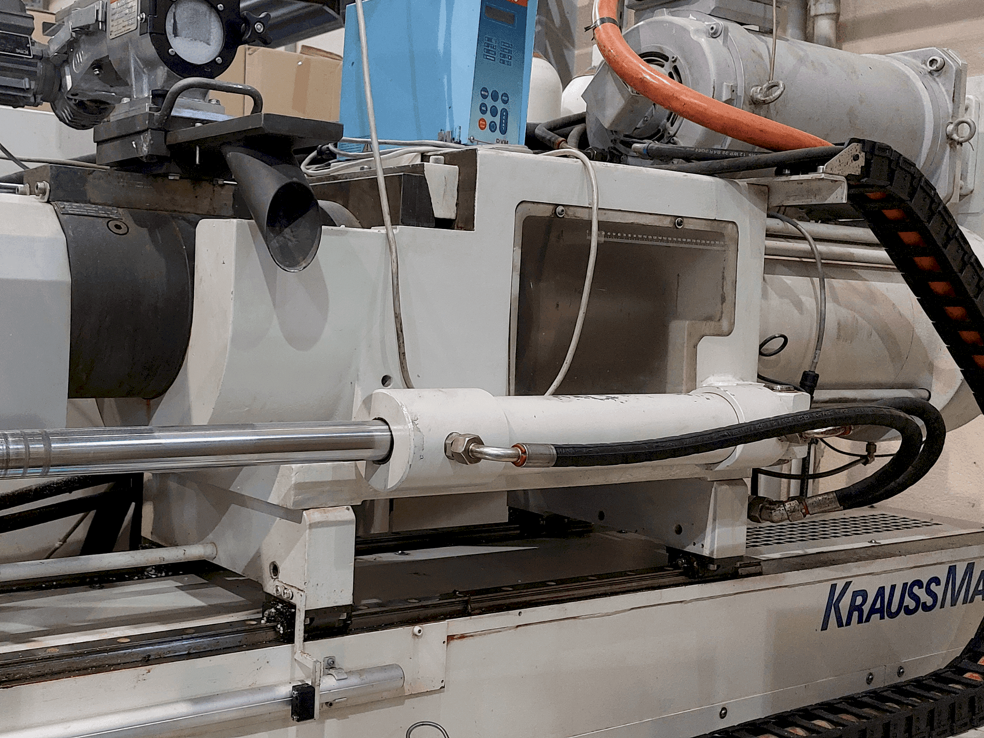 Vista Frontal da Krauss Maffei 320-1900 C3 máquina