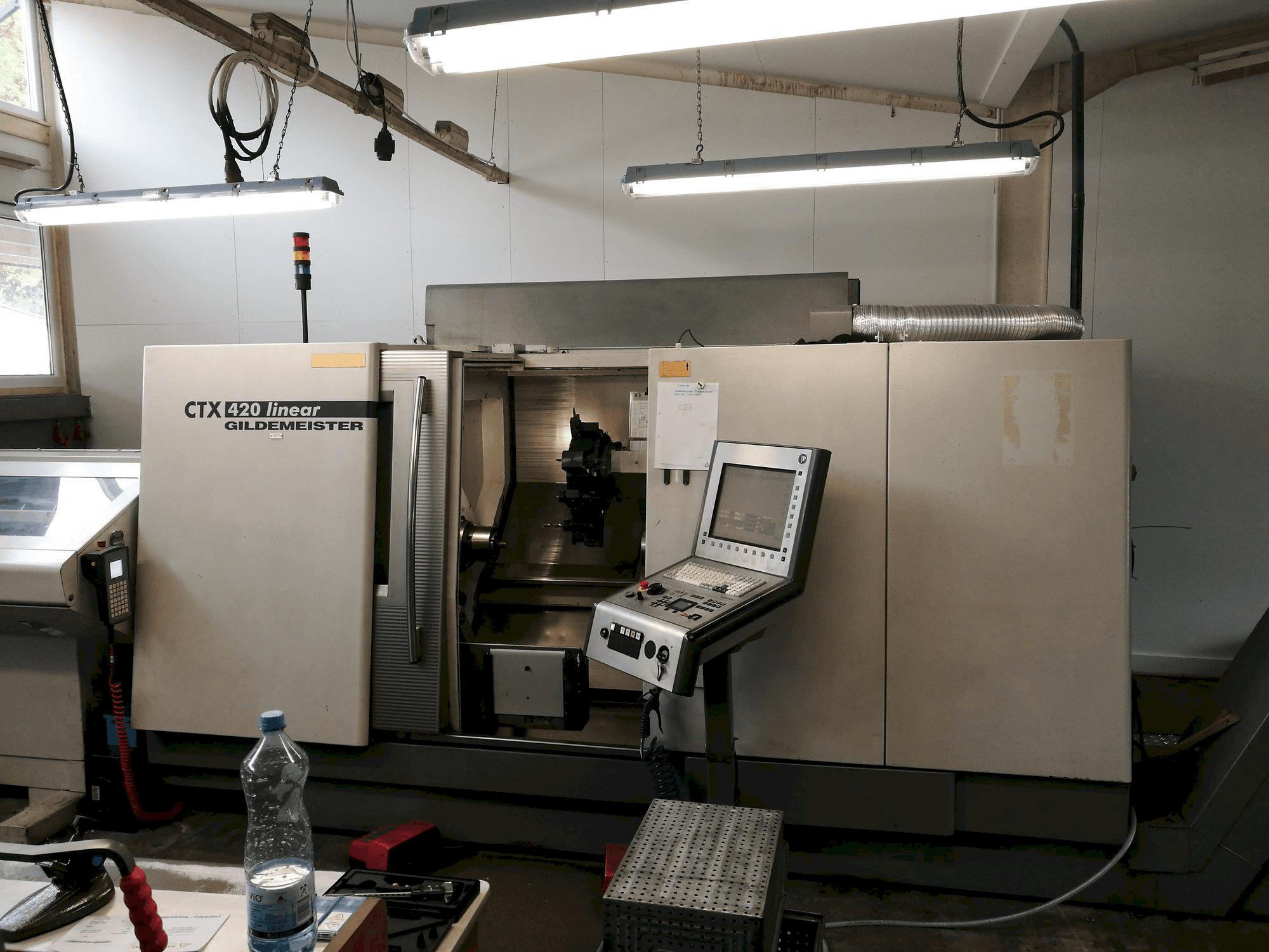 Vista Frontal da Gildemeister CTX 420 linear máquina
