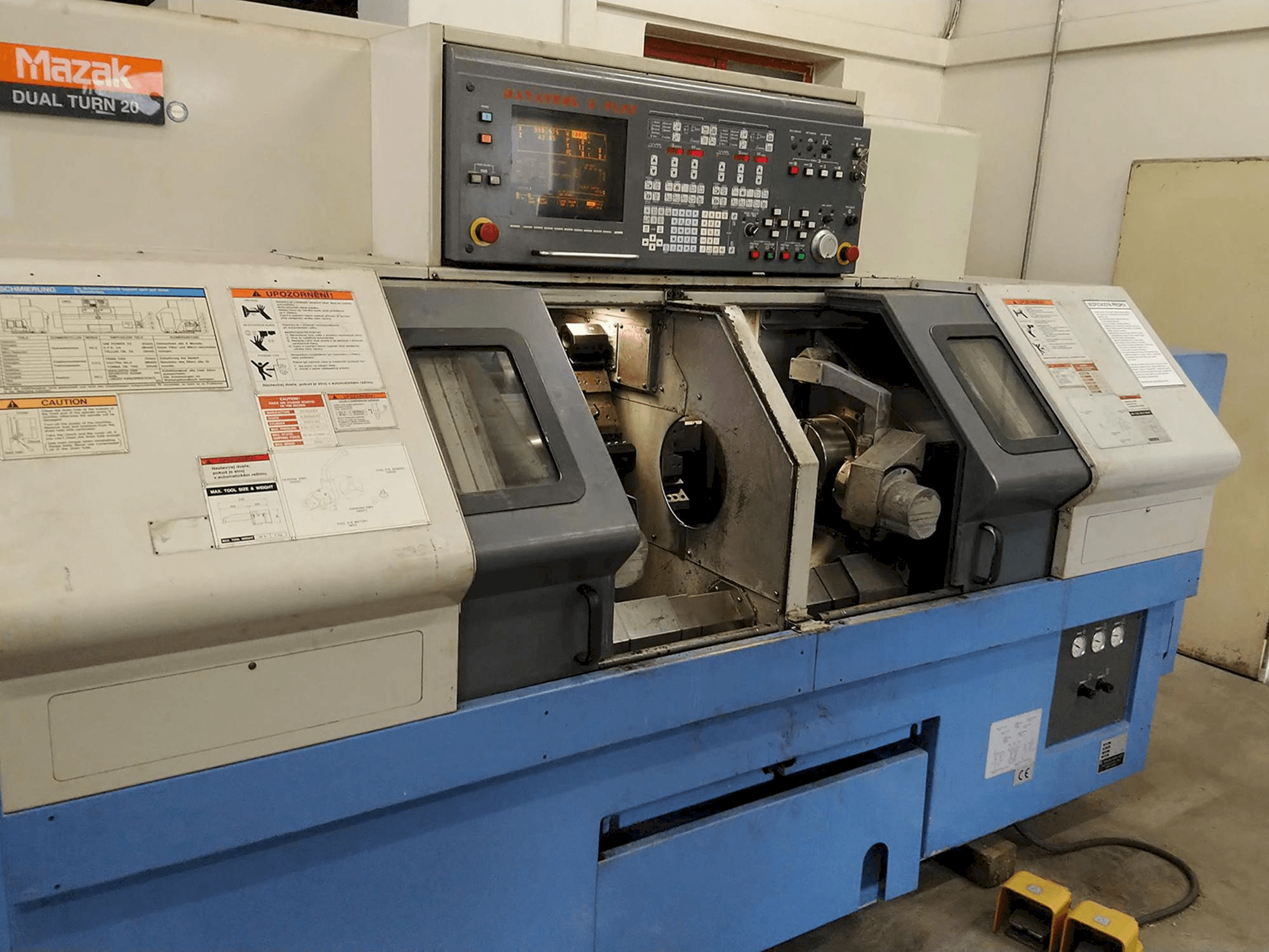 Vista Frontal da Mazak Dual Turn 20 máquina