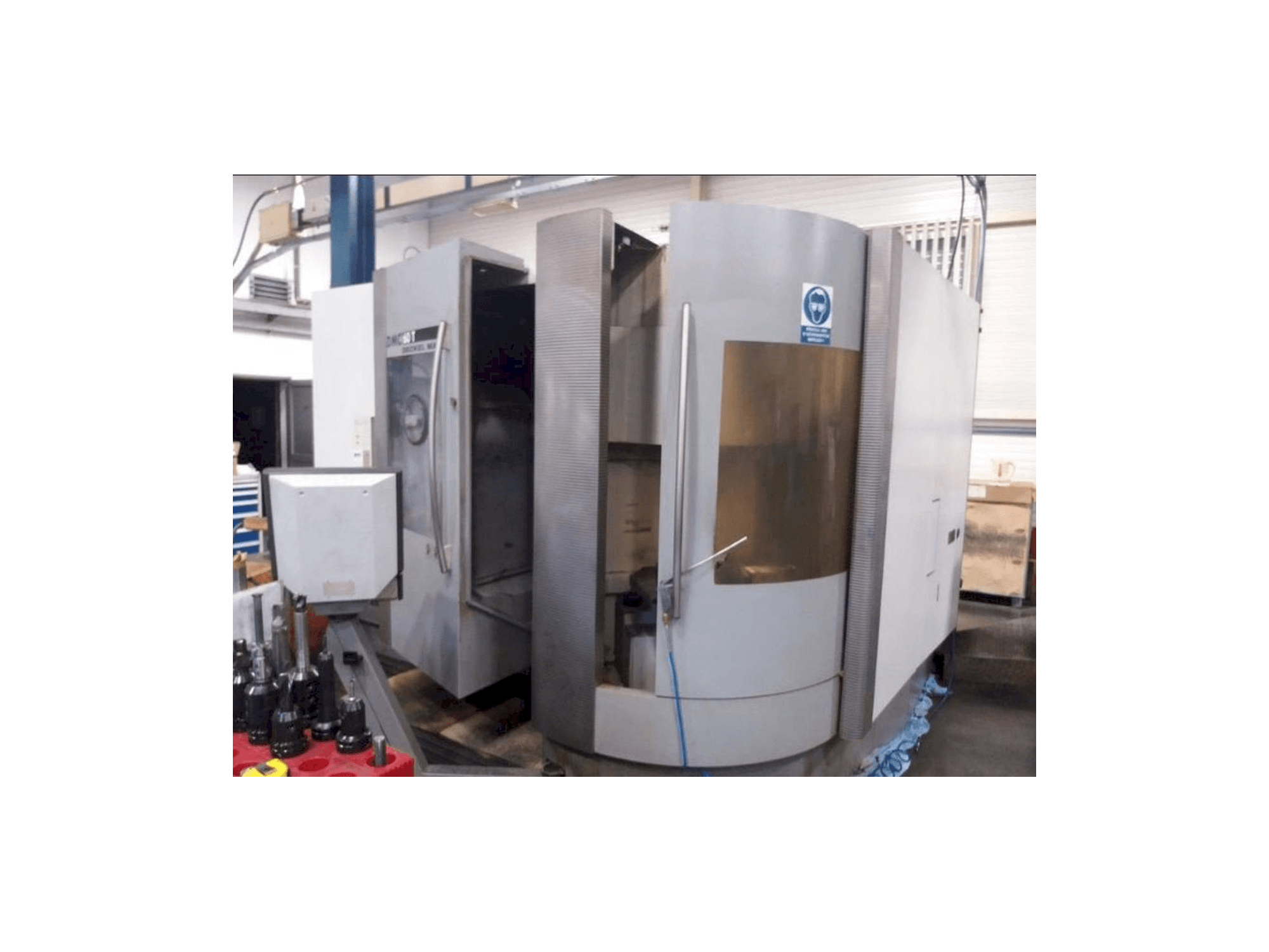 Vista Frontal da DECKEL MAHO DMC 60T máquina