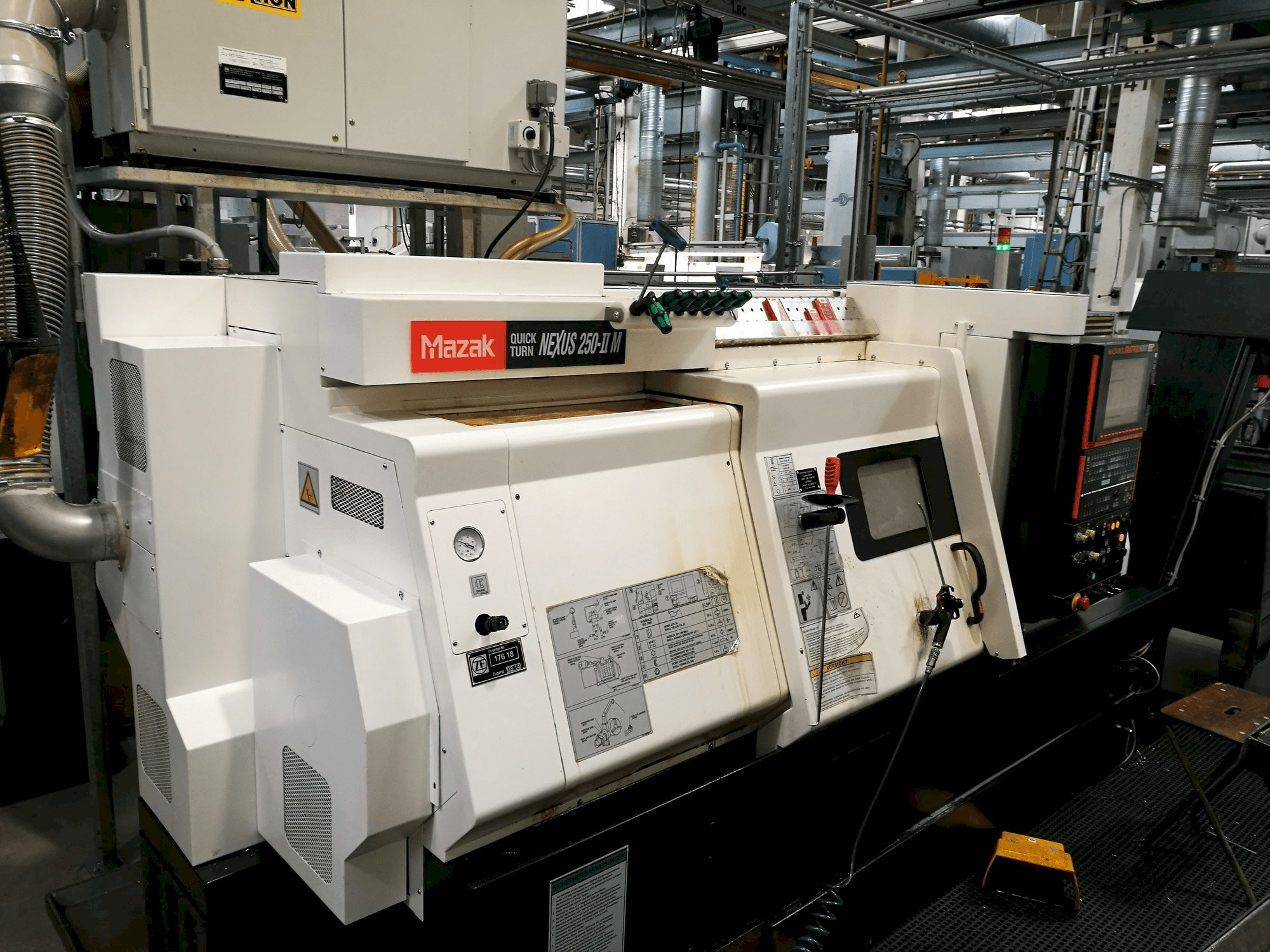 Vista Frontal da Mazak Quickturn Nexus 250-II M máquina