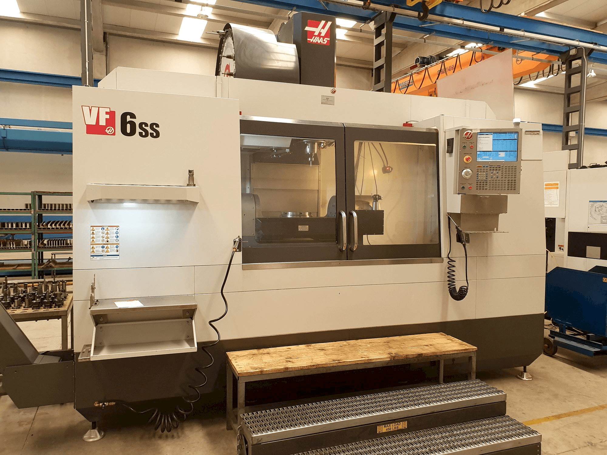 Vista Frontal da HAAS VF-6SS máquina