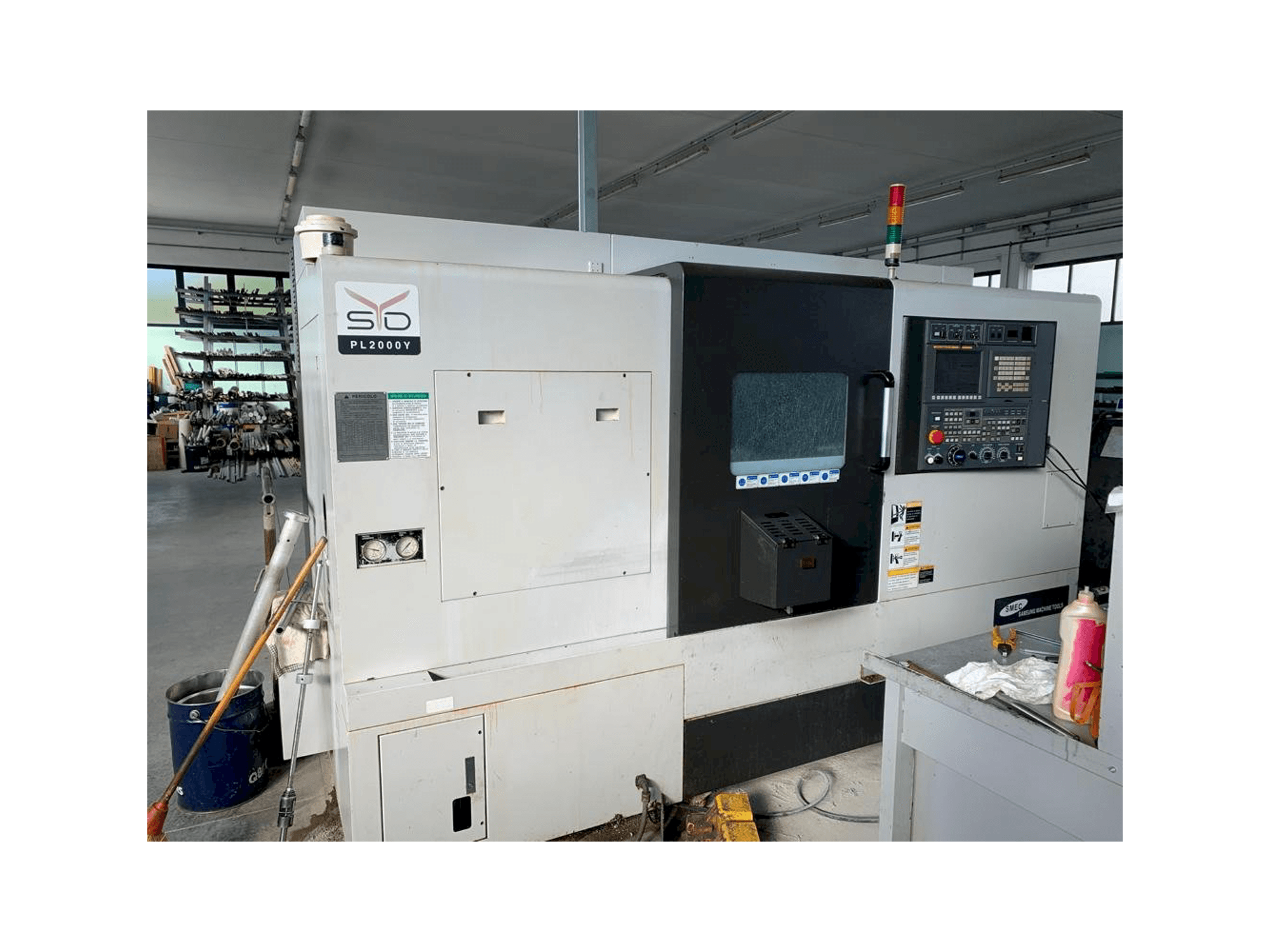 Vista Frontal da SMEC PL 2000Y máquina