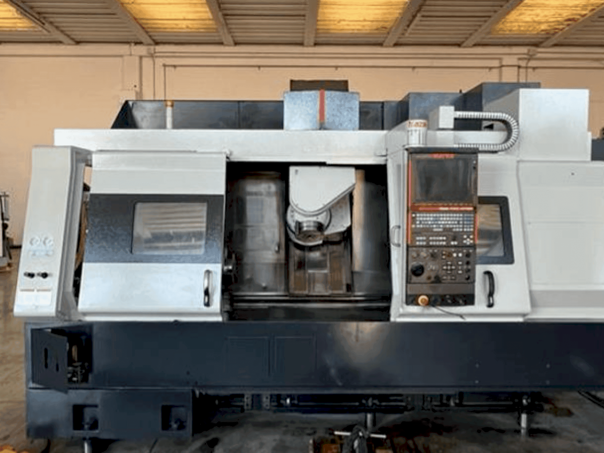Vista Frontal da Mazak INTEGREX 200 IV S (2007) máquina