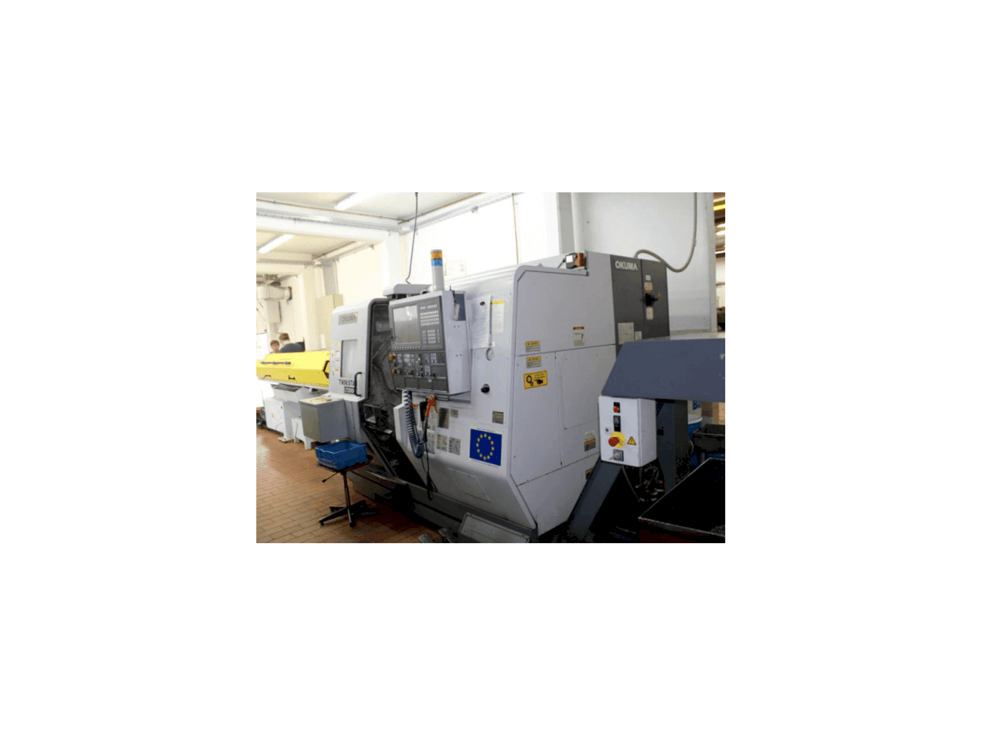 Vista Frontal da Okuma TWIN STAR LT200-M máquina