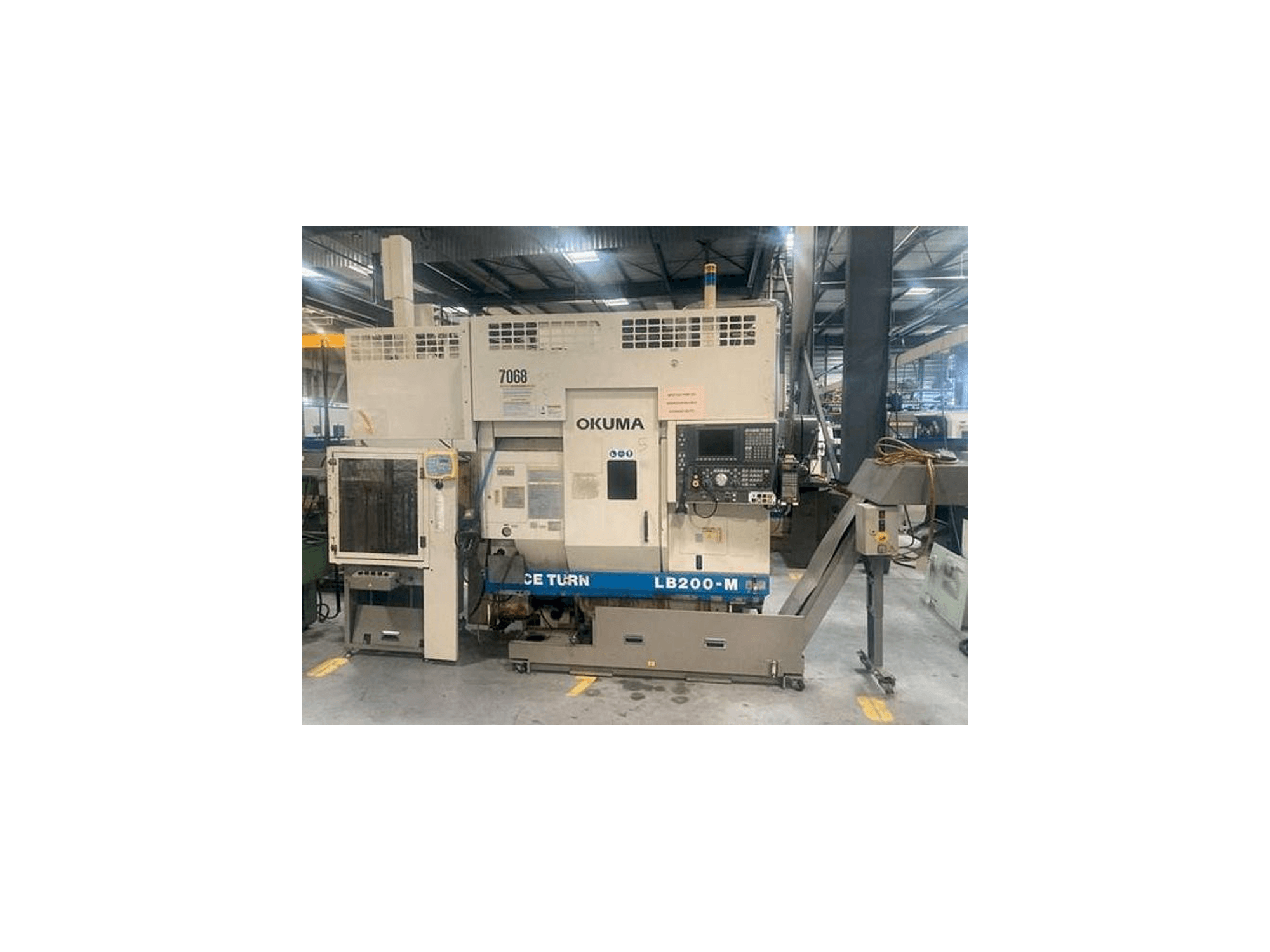 Vista Frontal da Okuma LB 200M máquina