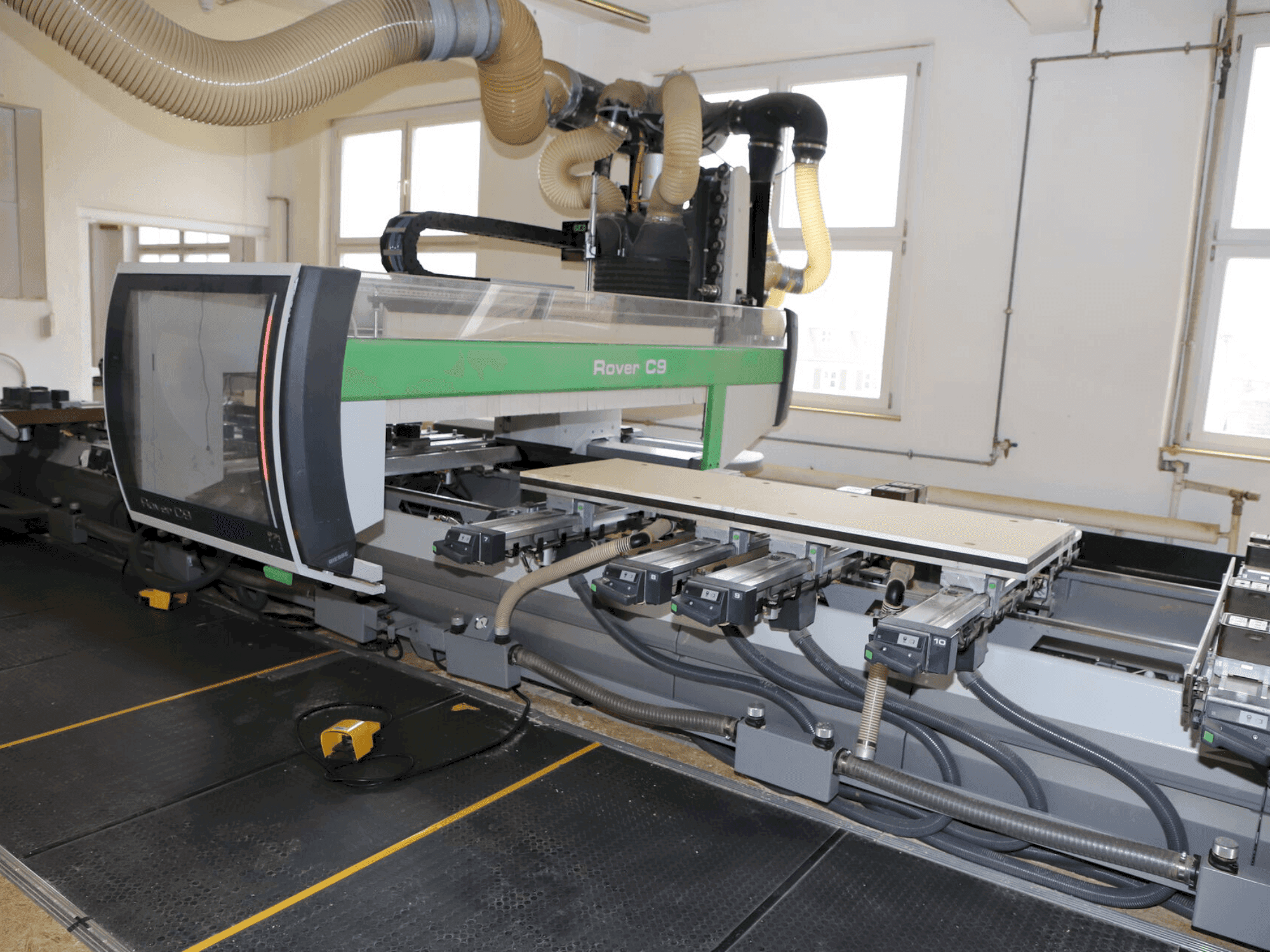 Vista Frontal da BIESSE ROVER C 9.65 máquina