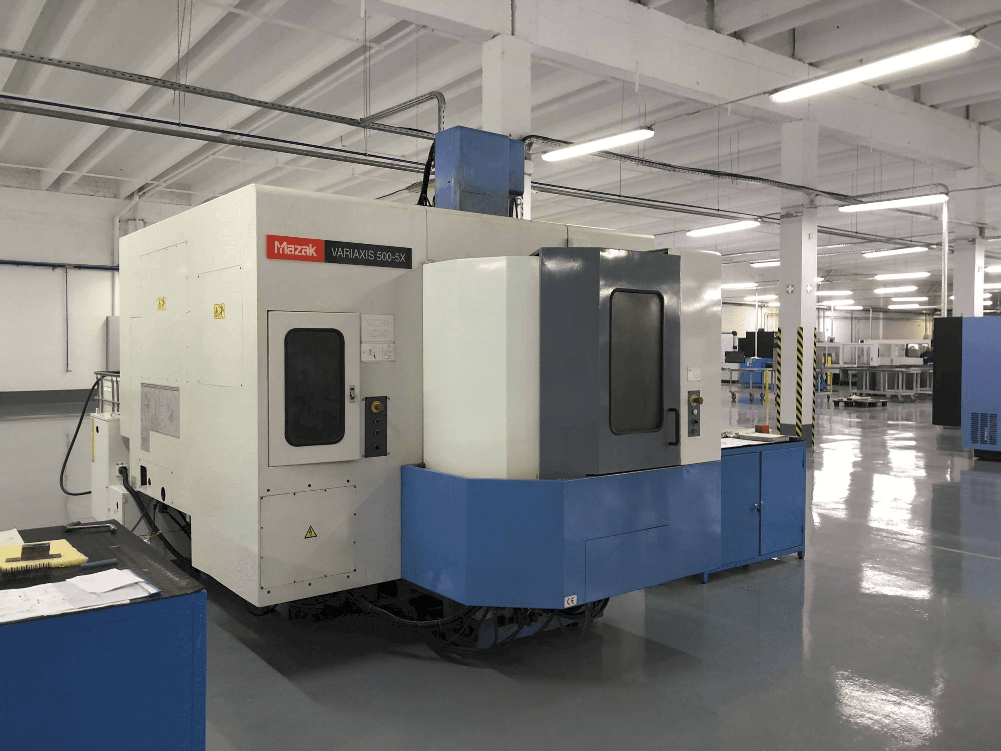 Vista Frontal da Mazak VARIAXIS 500-5X máquina