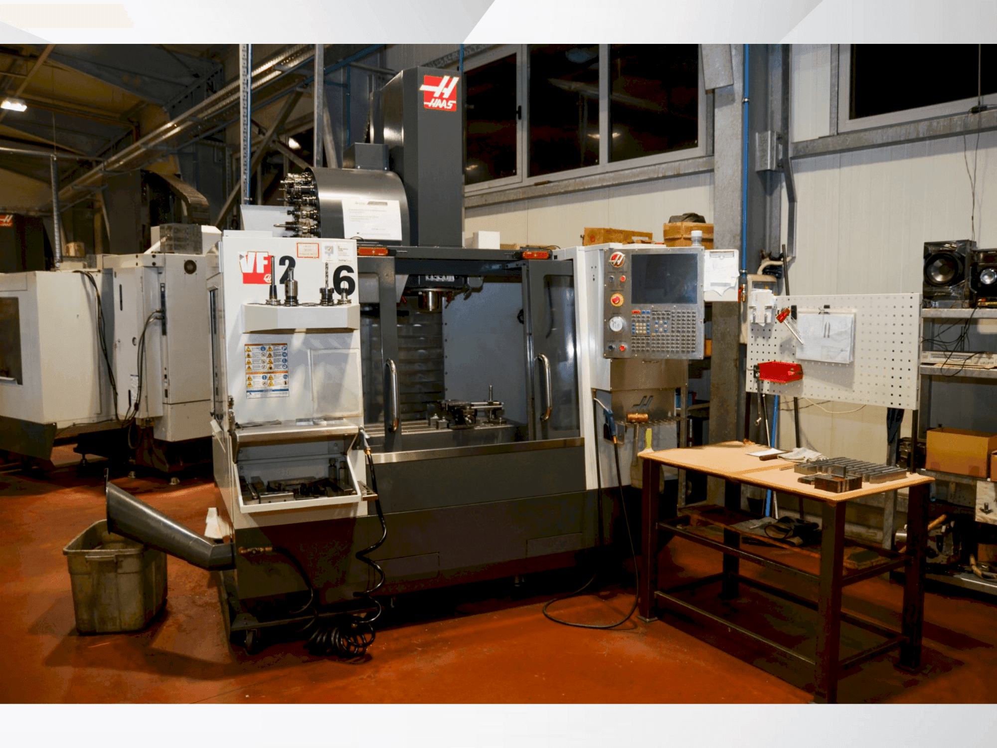 Vista Frontal da HAAS VF 2 máquina