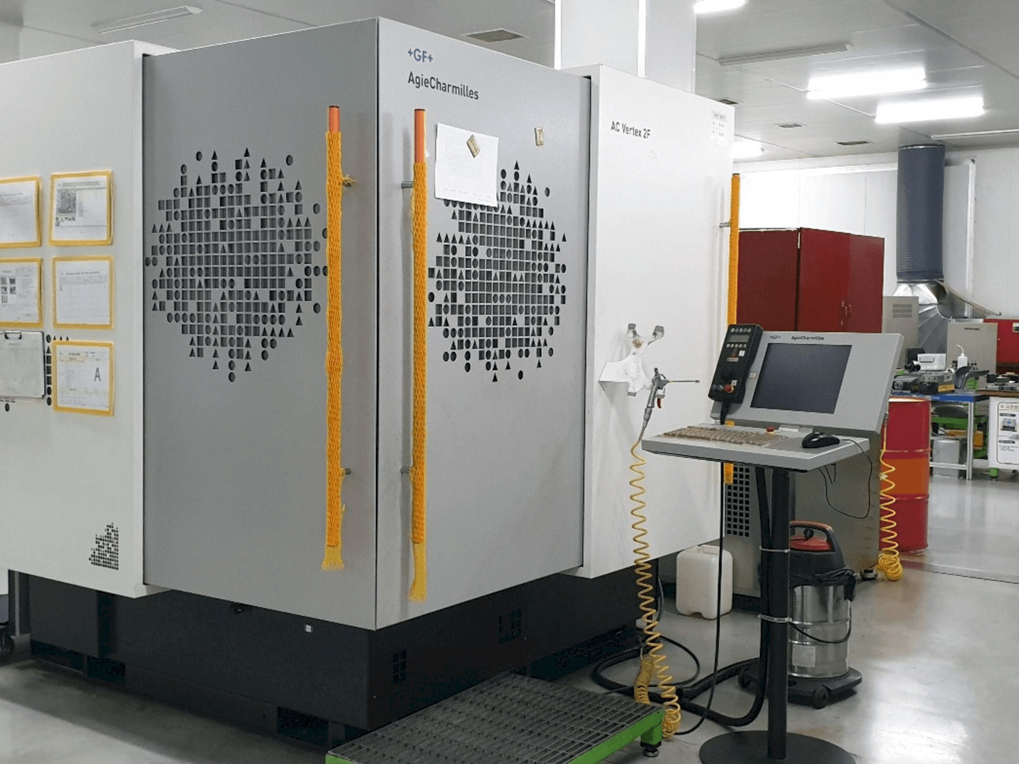 Vista Frontal da AgieCharmilles AC VERTEX 2F máquina