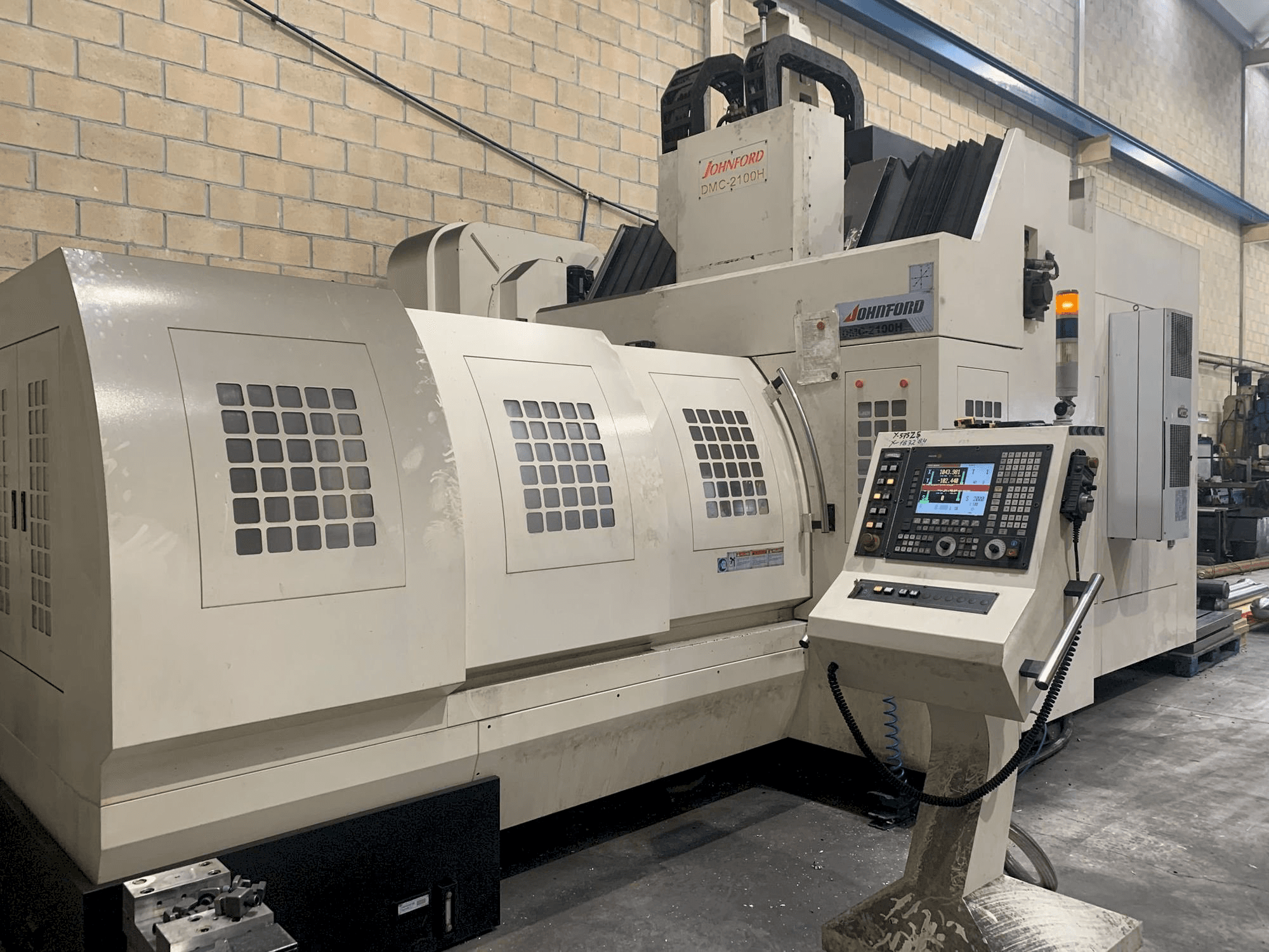 Vista Frontal da Johnford DMC-2100H máquina