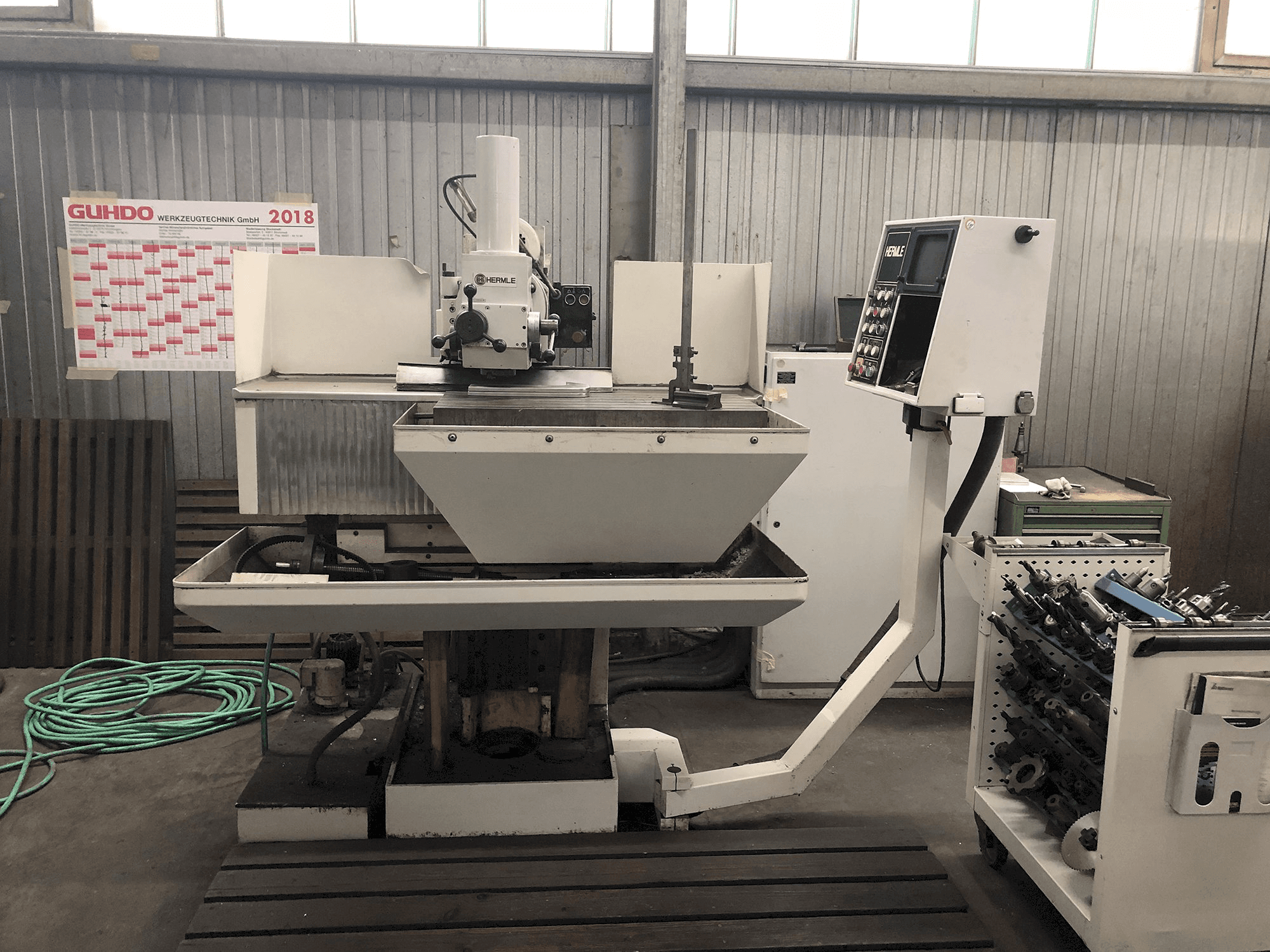 Vista Frontal da HERMLE UWF 720 máquina