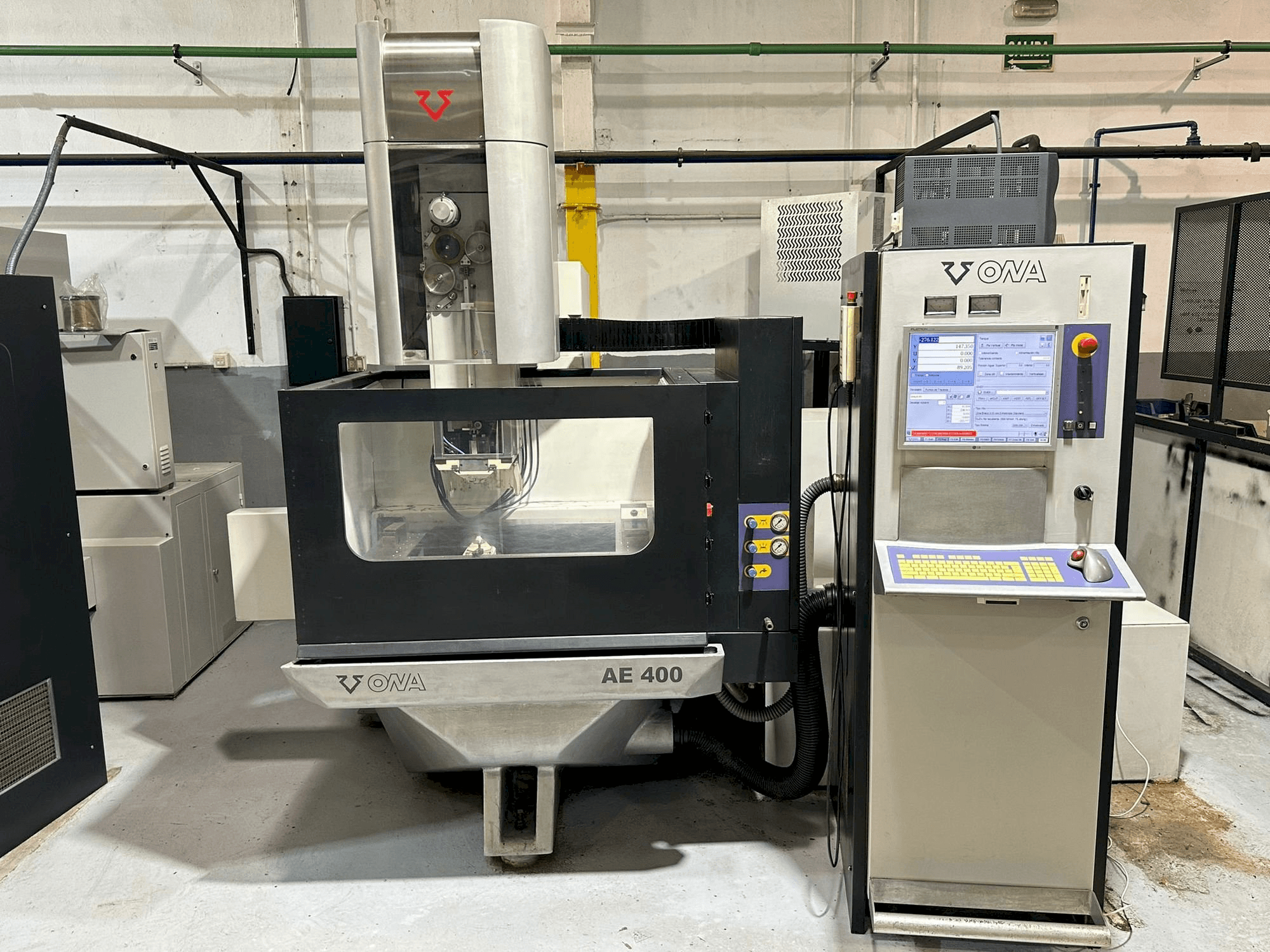 Vista Frontal da ONA AE400 máquina