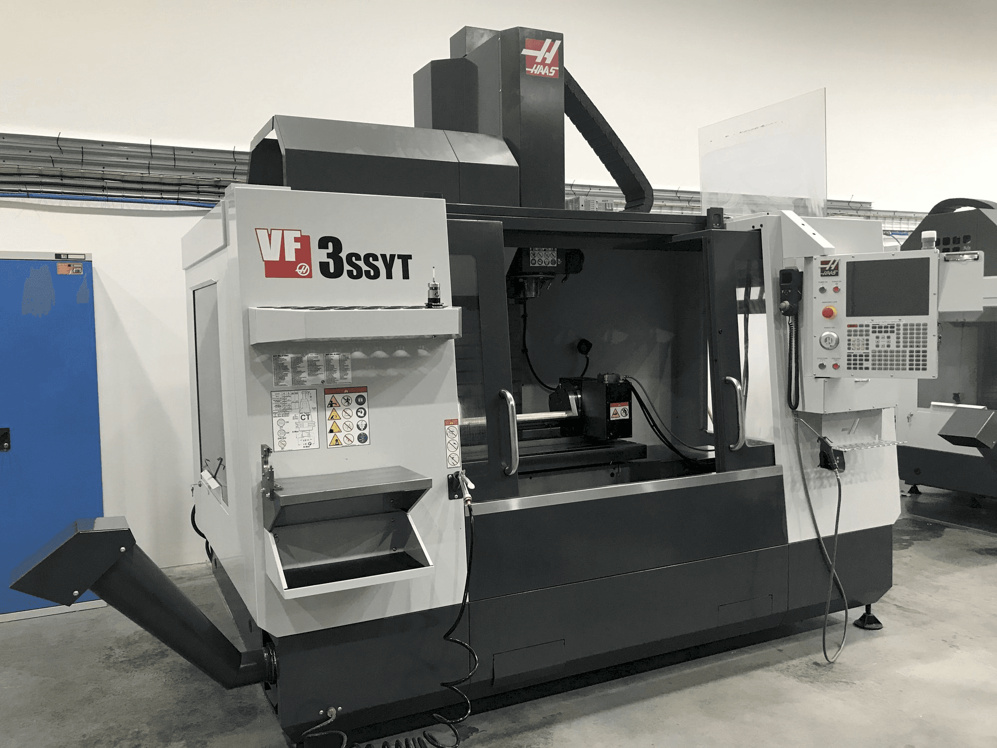 Vista Frontal da HAAS VF-3 SSYT máquina