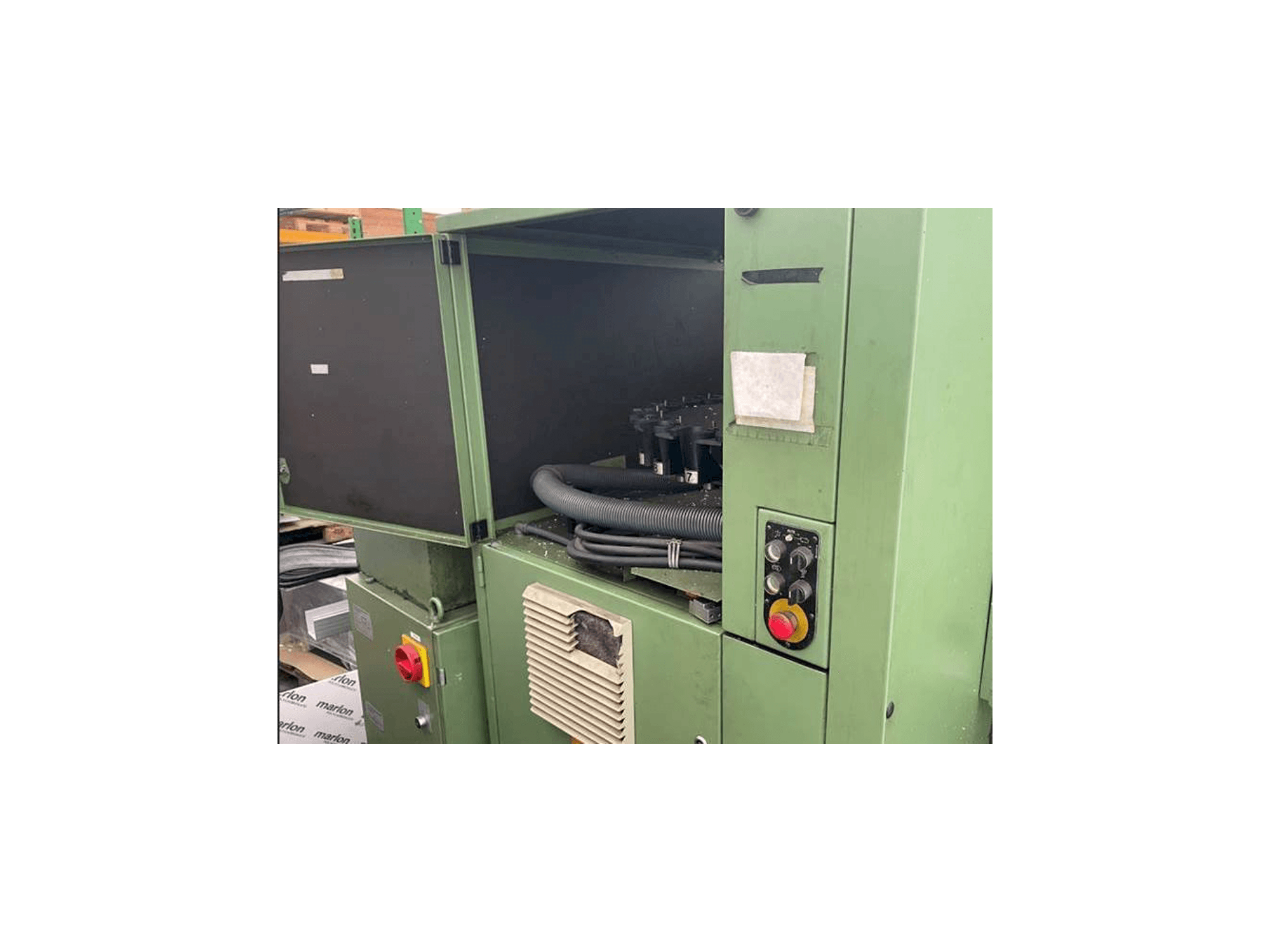 Vista Frontal da DECKEL FP4AT máquina