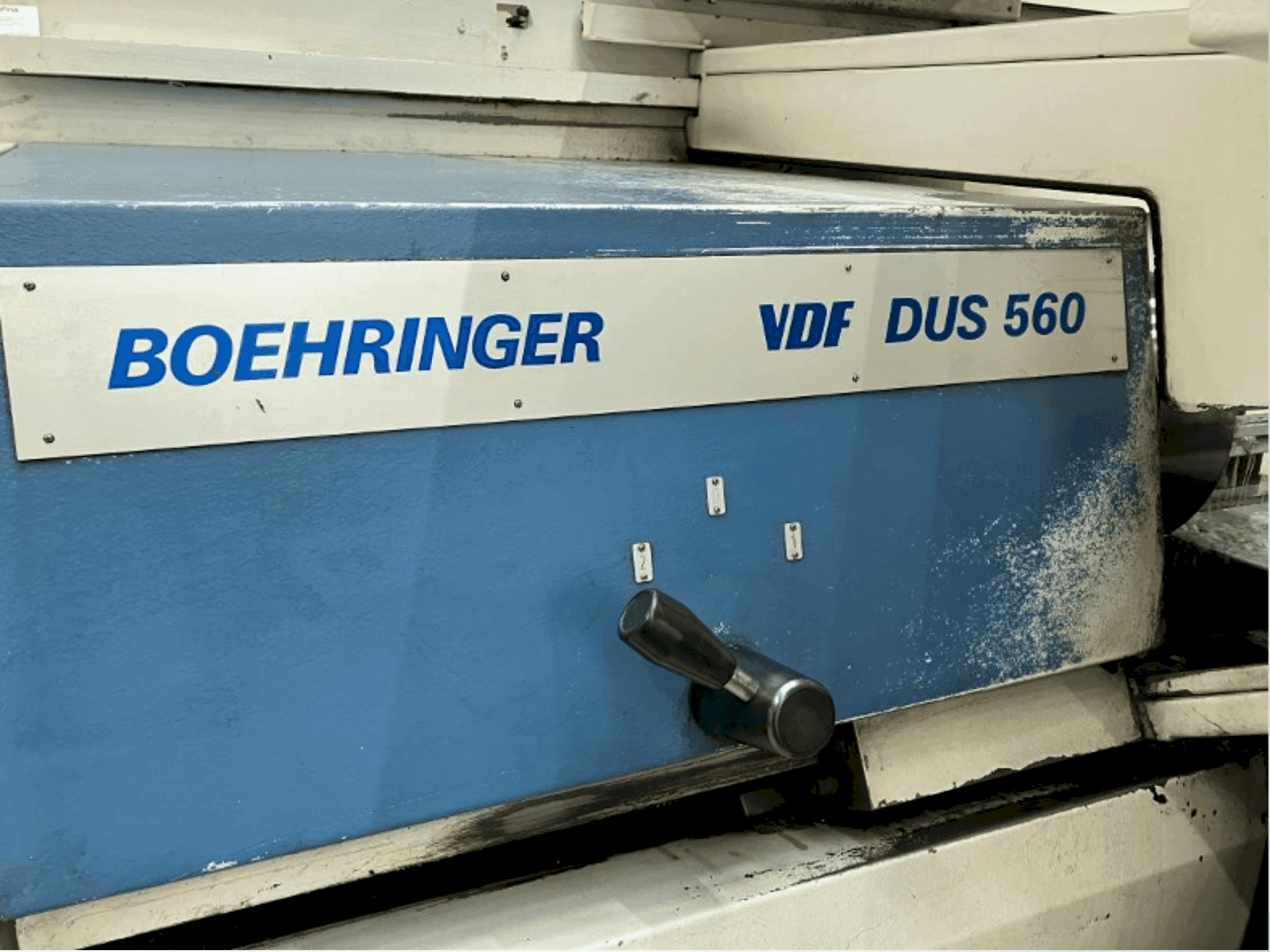 Vista Frontal da BOEHRINGER VDF DUS 560 máquina