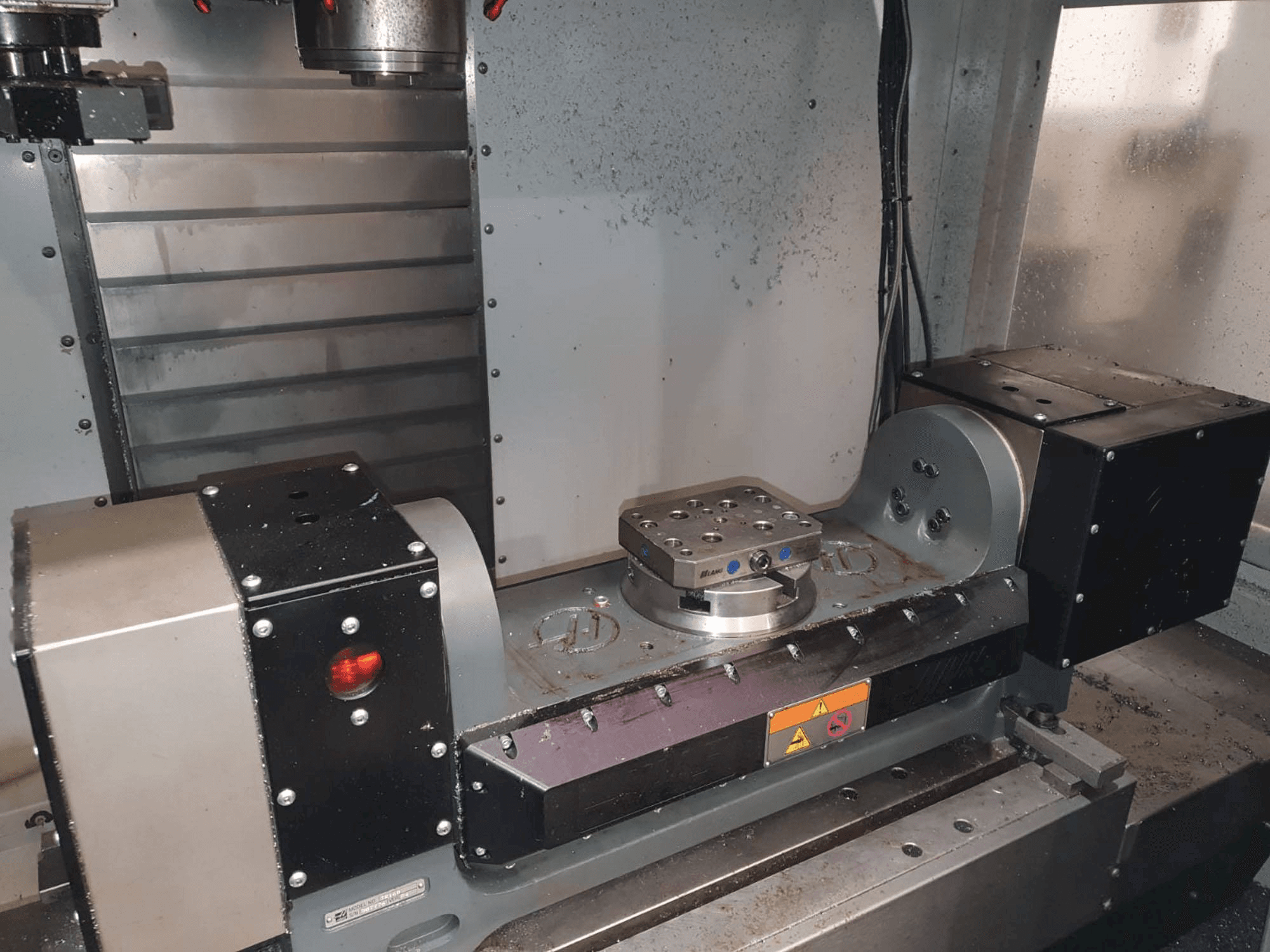 Vista Frontal da HAAS TR160 máquina
