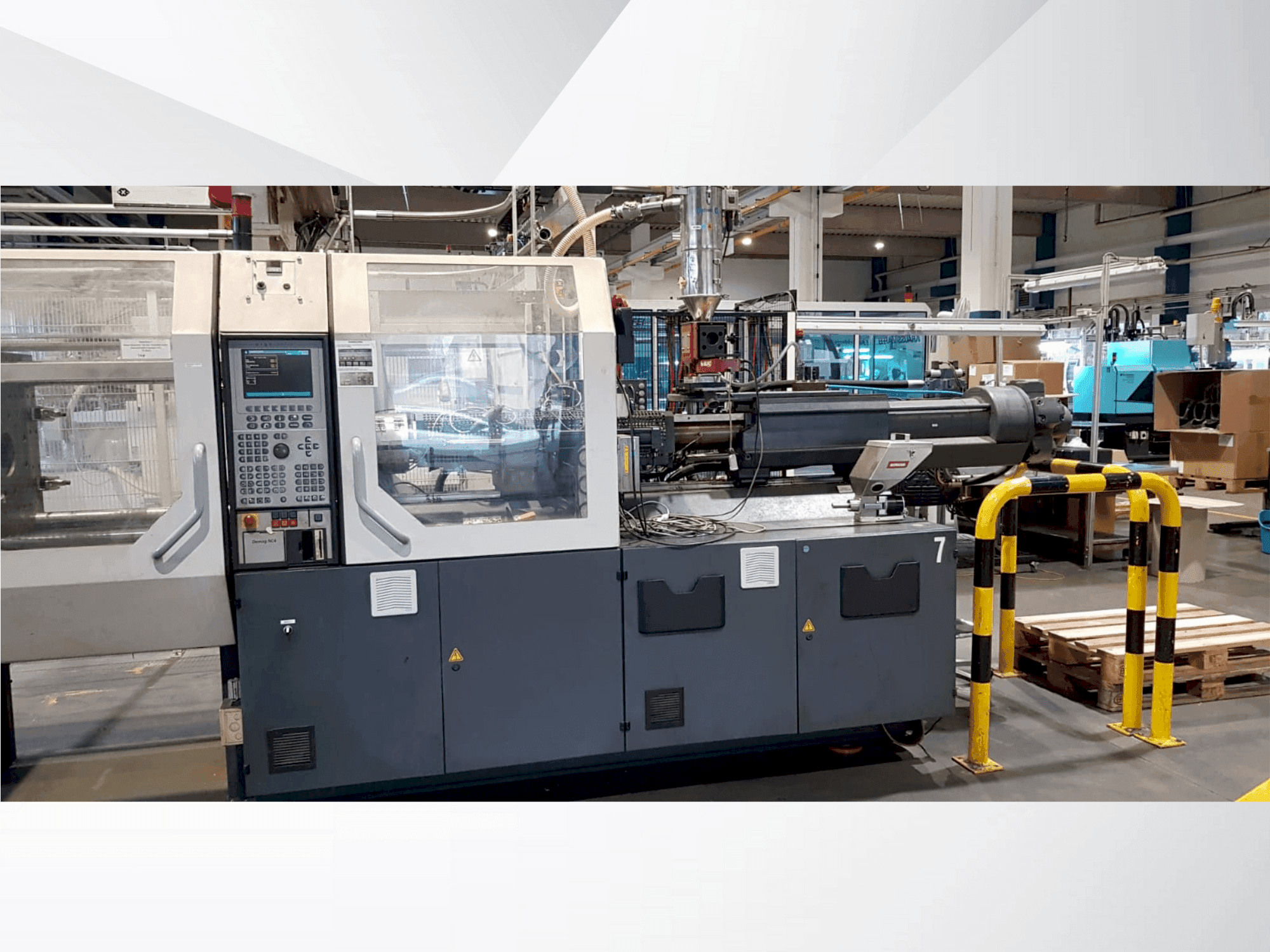 Vista Frontal da DEMAG Concept 200/500-840 + W711 máquina