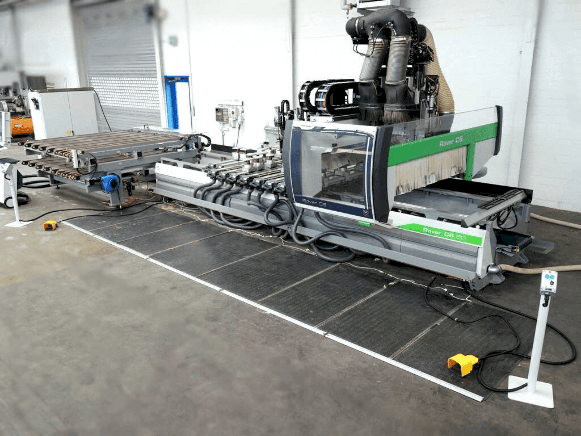 Vista Frontal da BIESSE Rover C6 máquina
